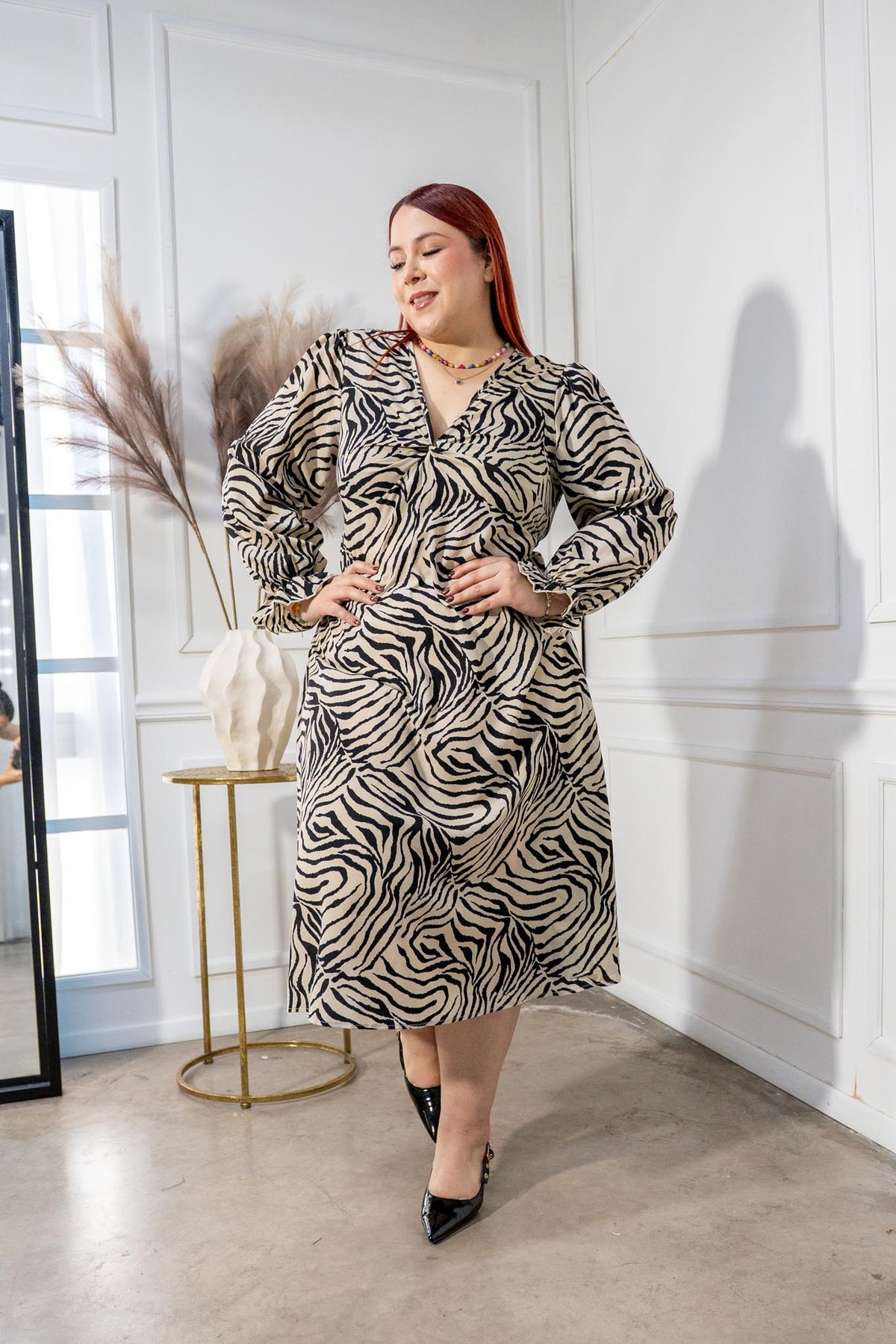 Vestido Curvy Midi Escote V Print Cebra Beige