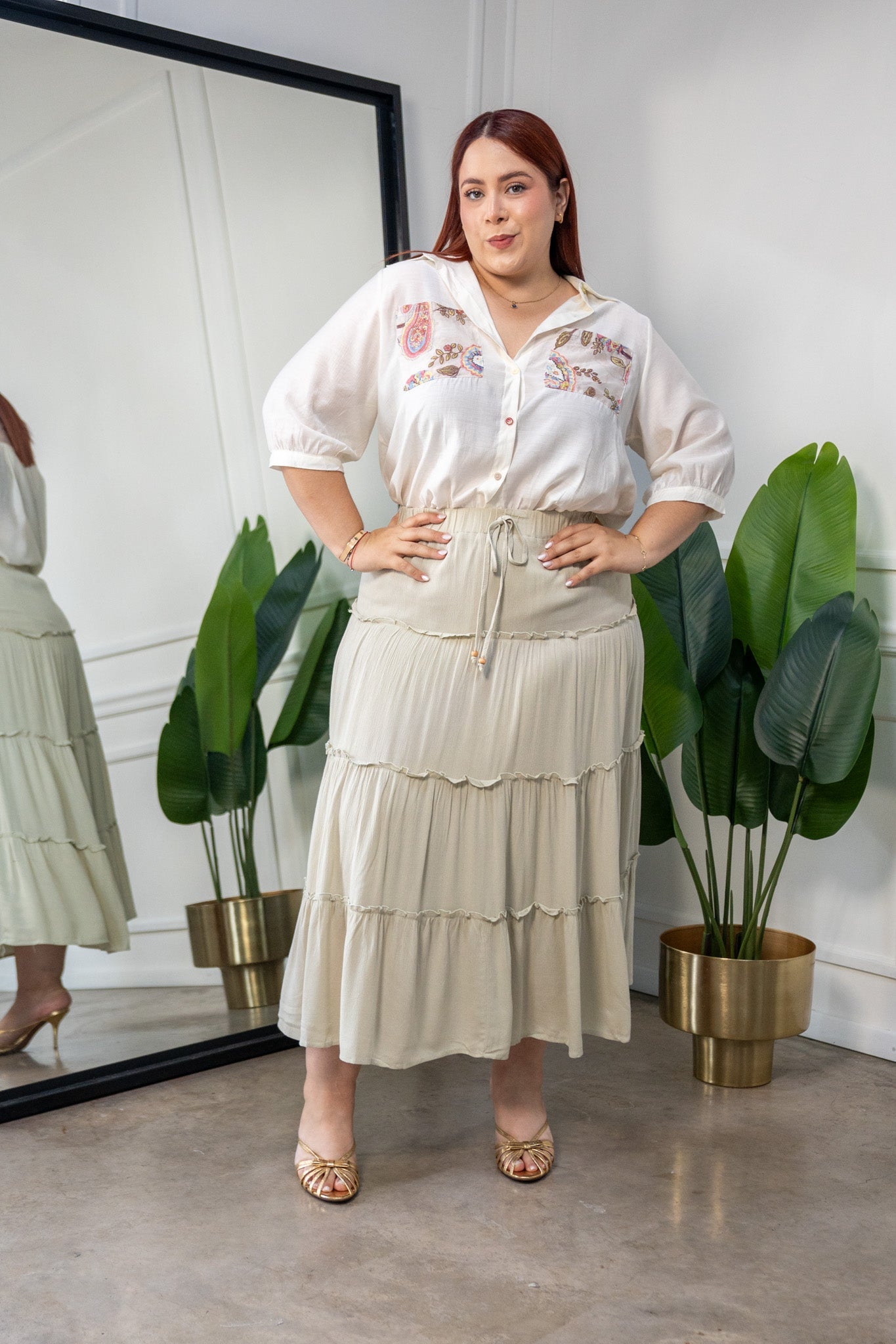 Camisa Curvy Manga Larga con Bordado Beige