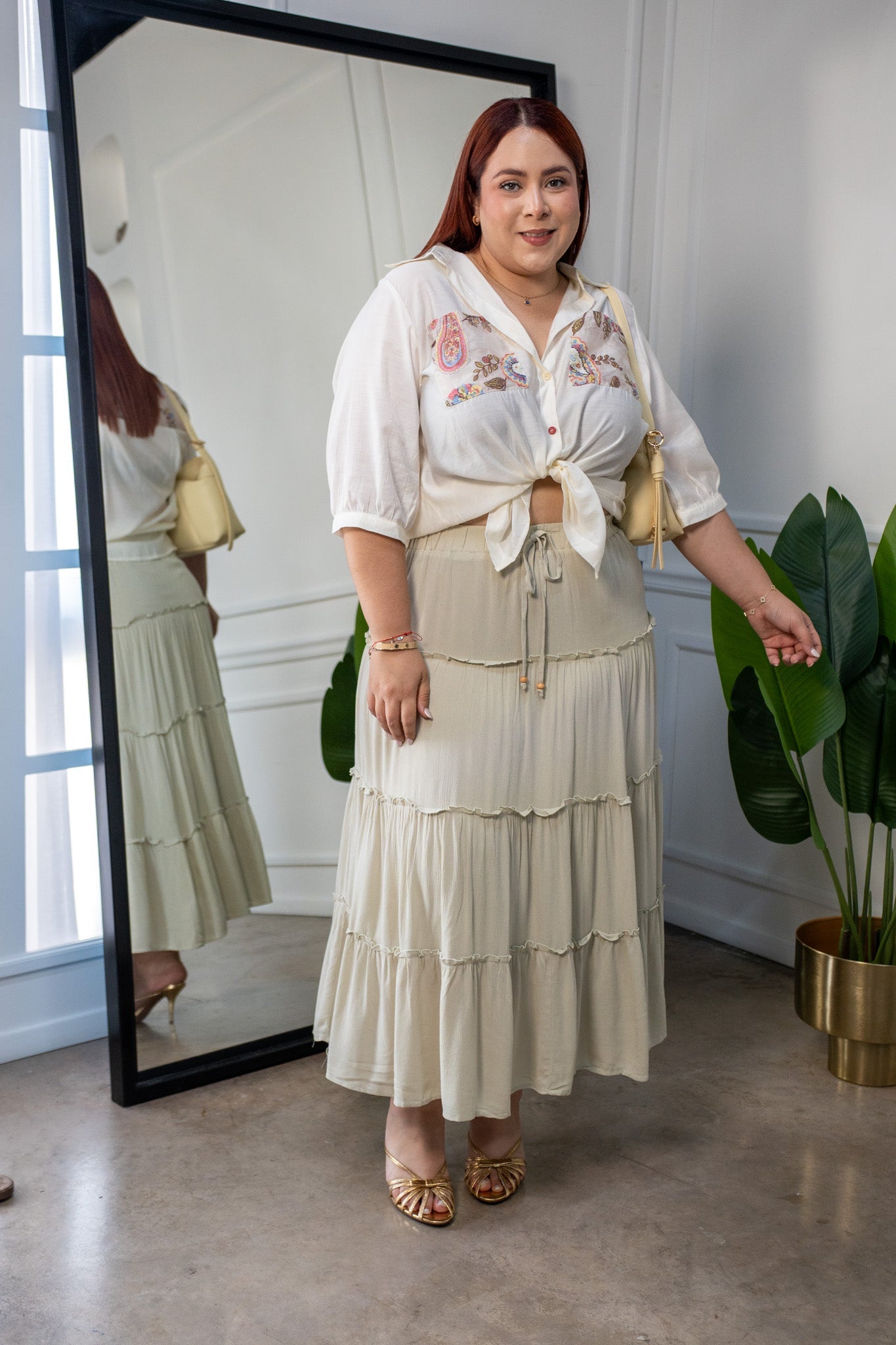 Camisa Curvy Manga Larga con Bordado Beige