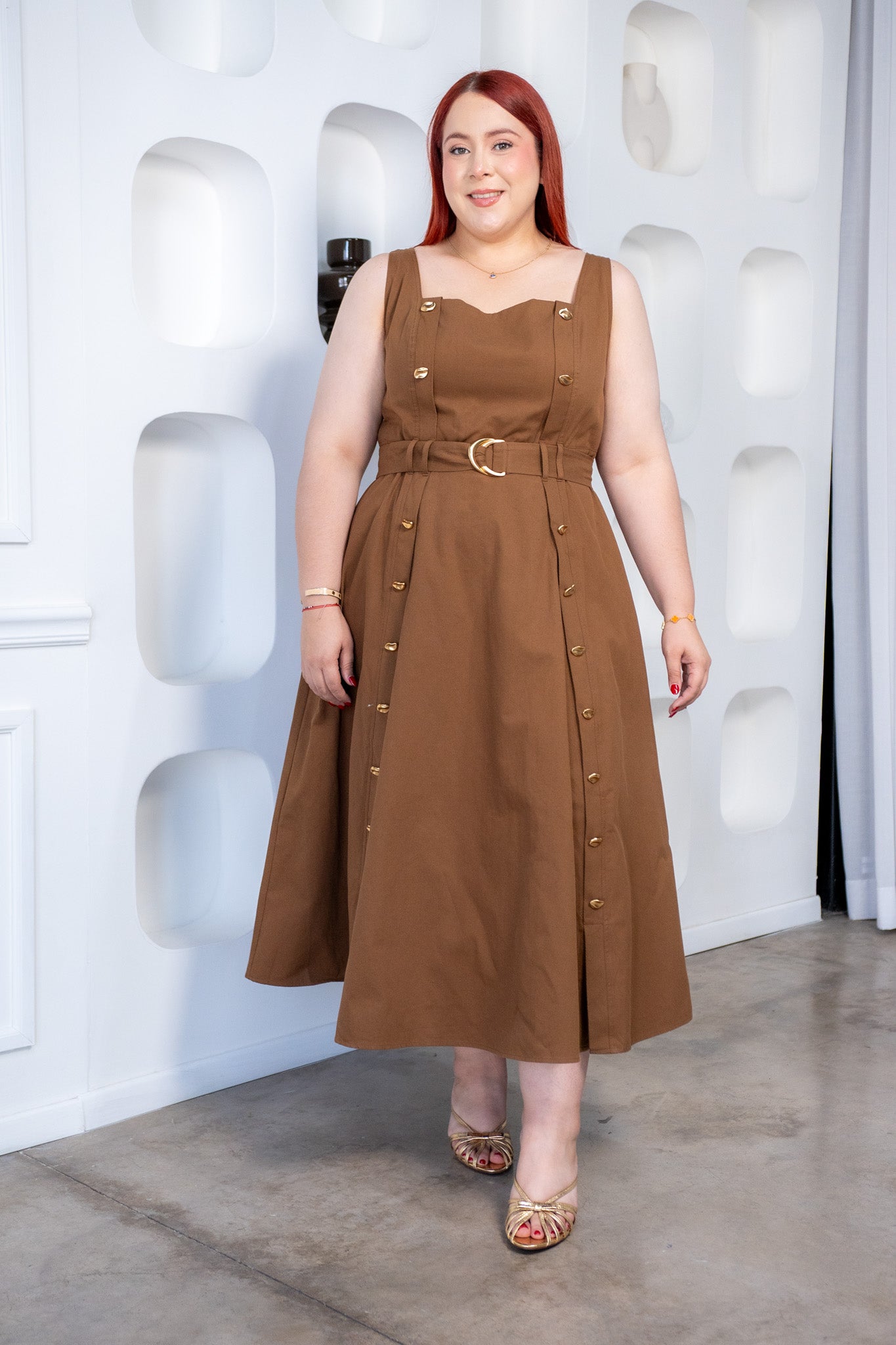 Vestido Largo Curvy Botones Dorados Cinto Café