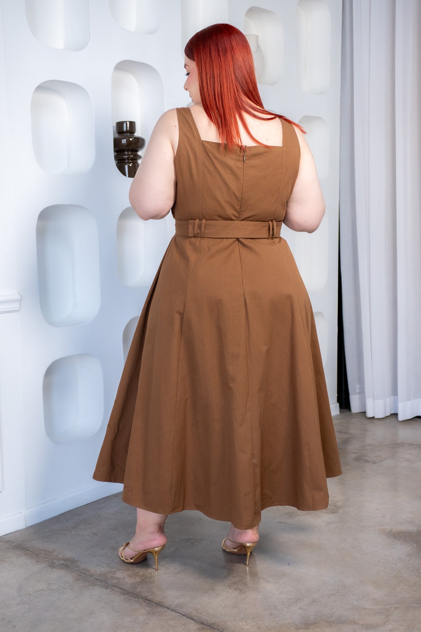 Vestido Largo Curvy Botones Dorados Cinto Café