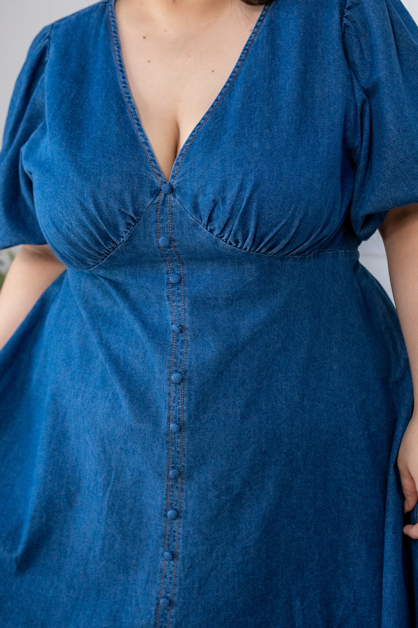 Vestido Denim Curvy Manga Globo Escote V