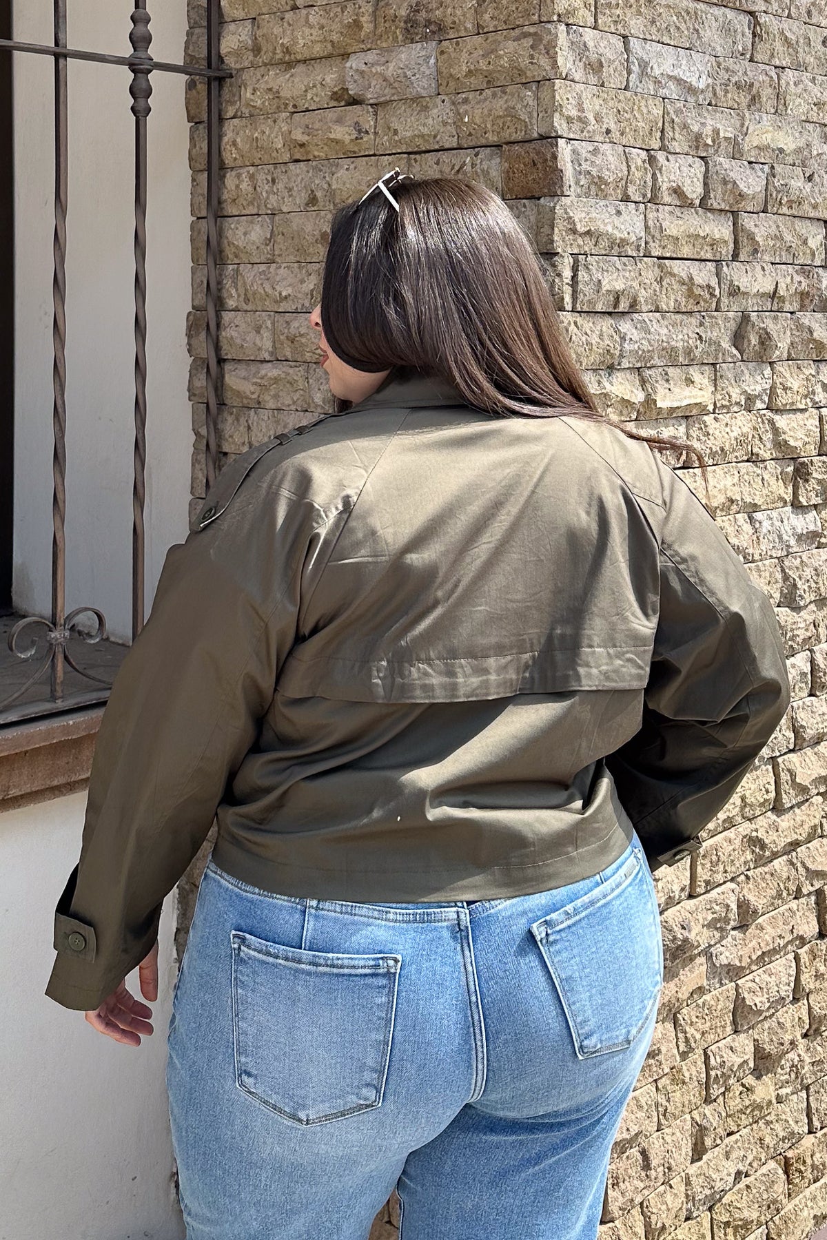 Chaqueta Crop Curvy Militar Doble Botonadura Olivo