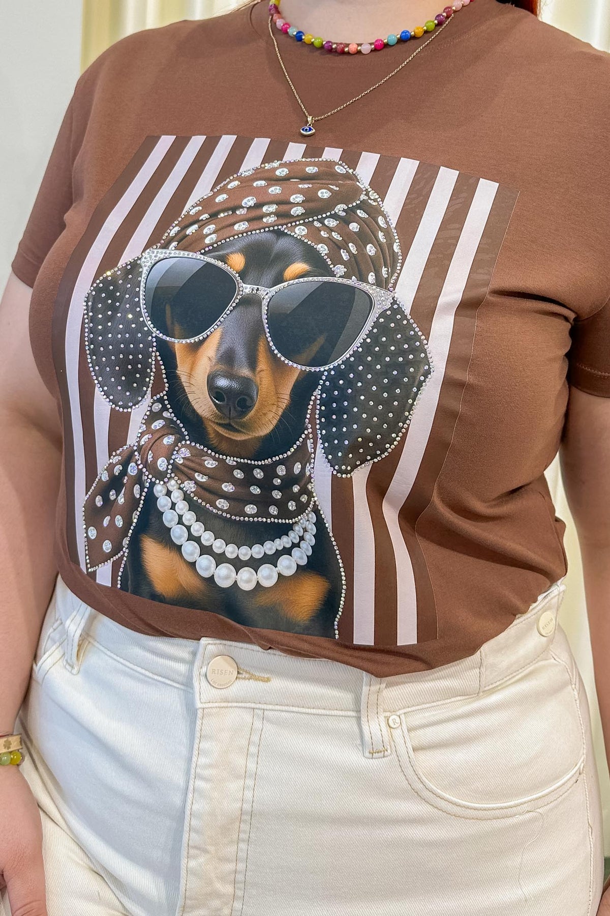 Playera Curvy Estampado Dog Fashion Café Chocolate