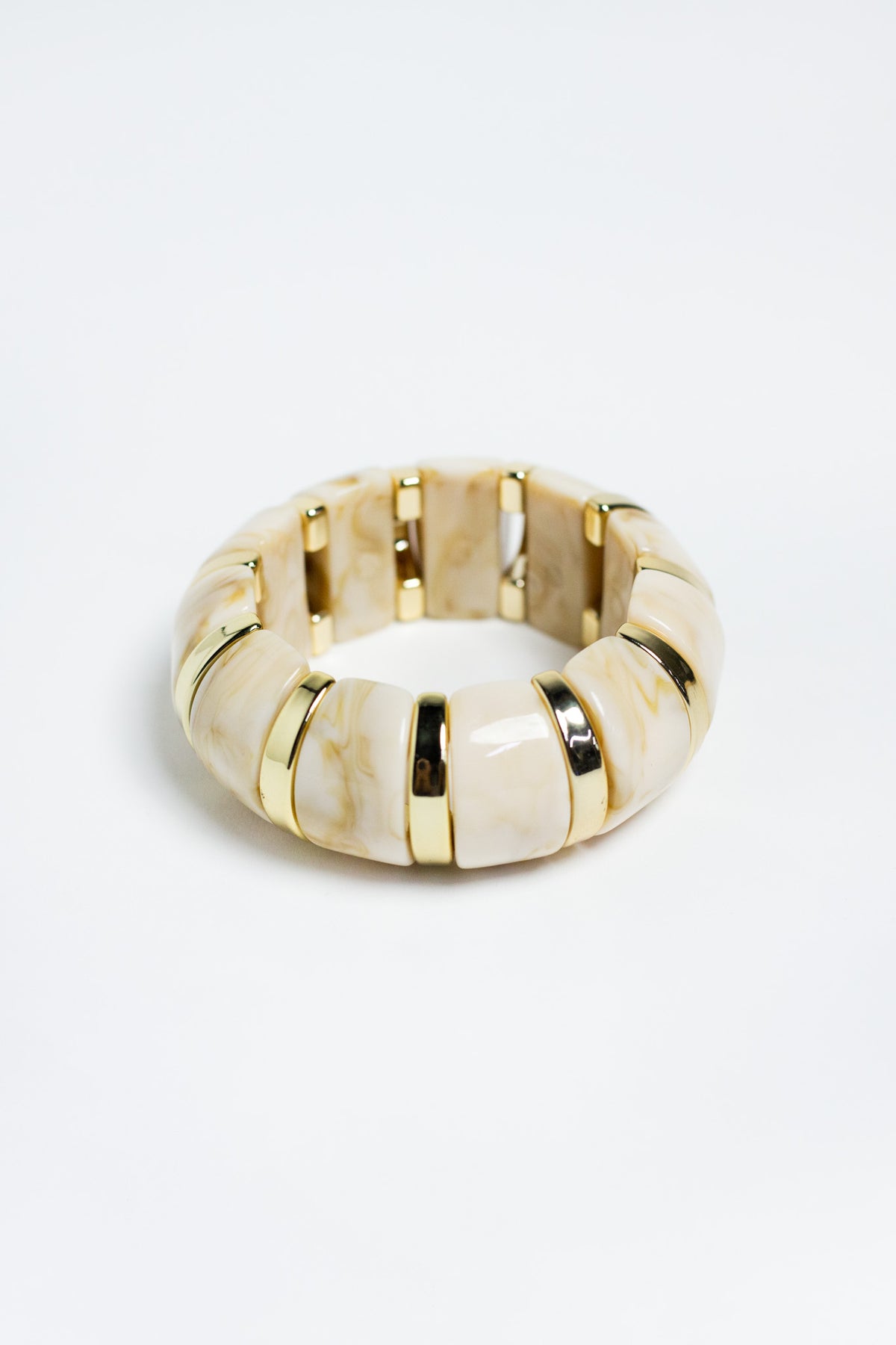 Pulsera Elastica Acrilico Beige con Separadores Dorados