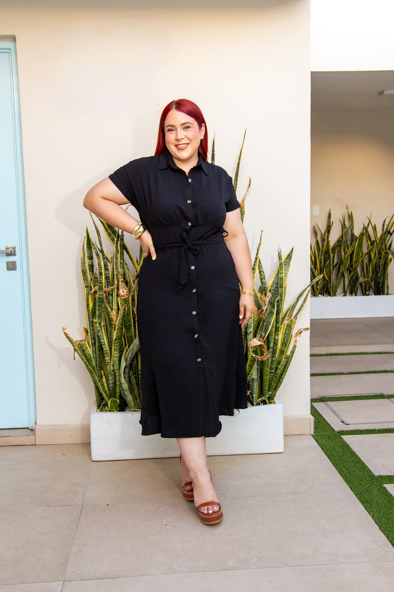 Vestido Camisero Curvy Midi Texturizado Botones Dorados Negro