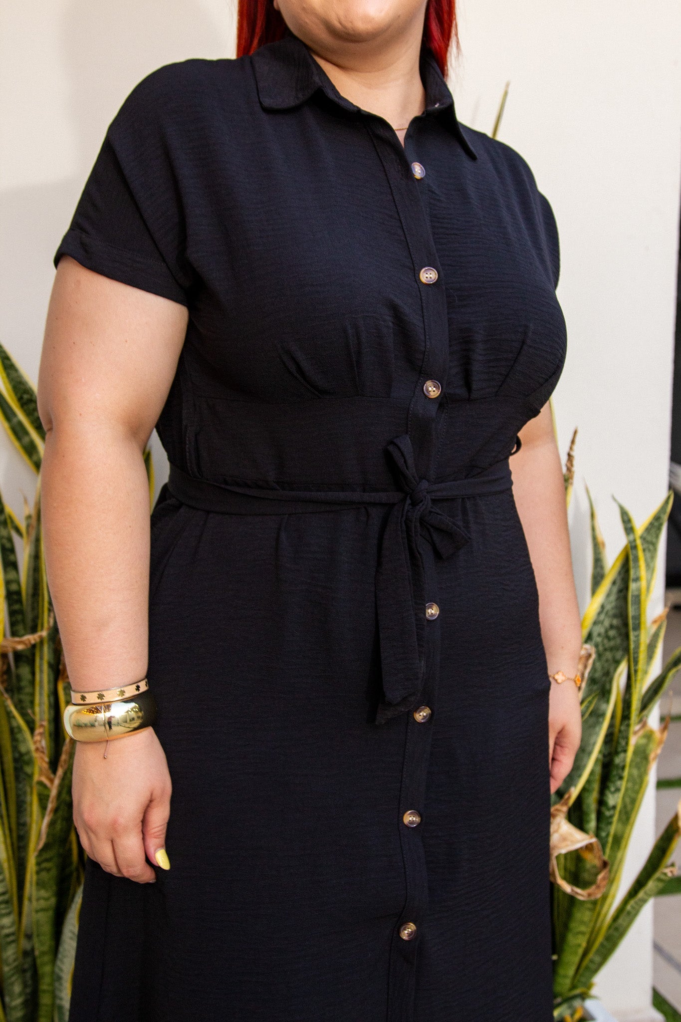 Vestido Camisero Curvy Midi Texturizado Botones Dorados Negro
