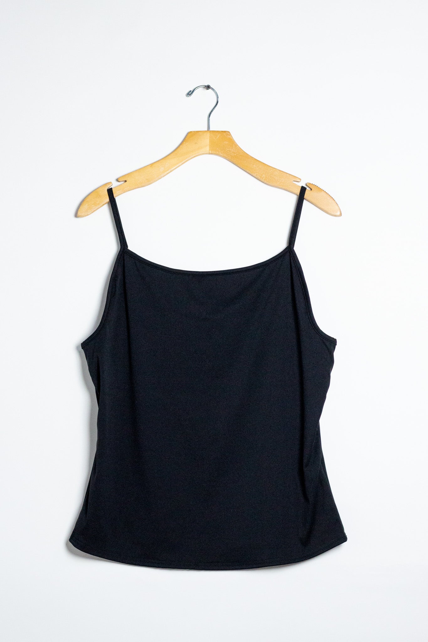 Blusa Curvy Tirantes Básica Negra - frente