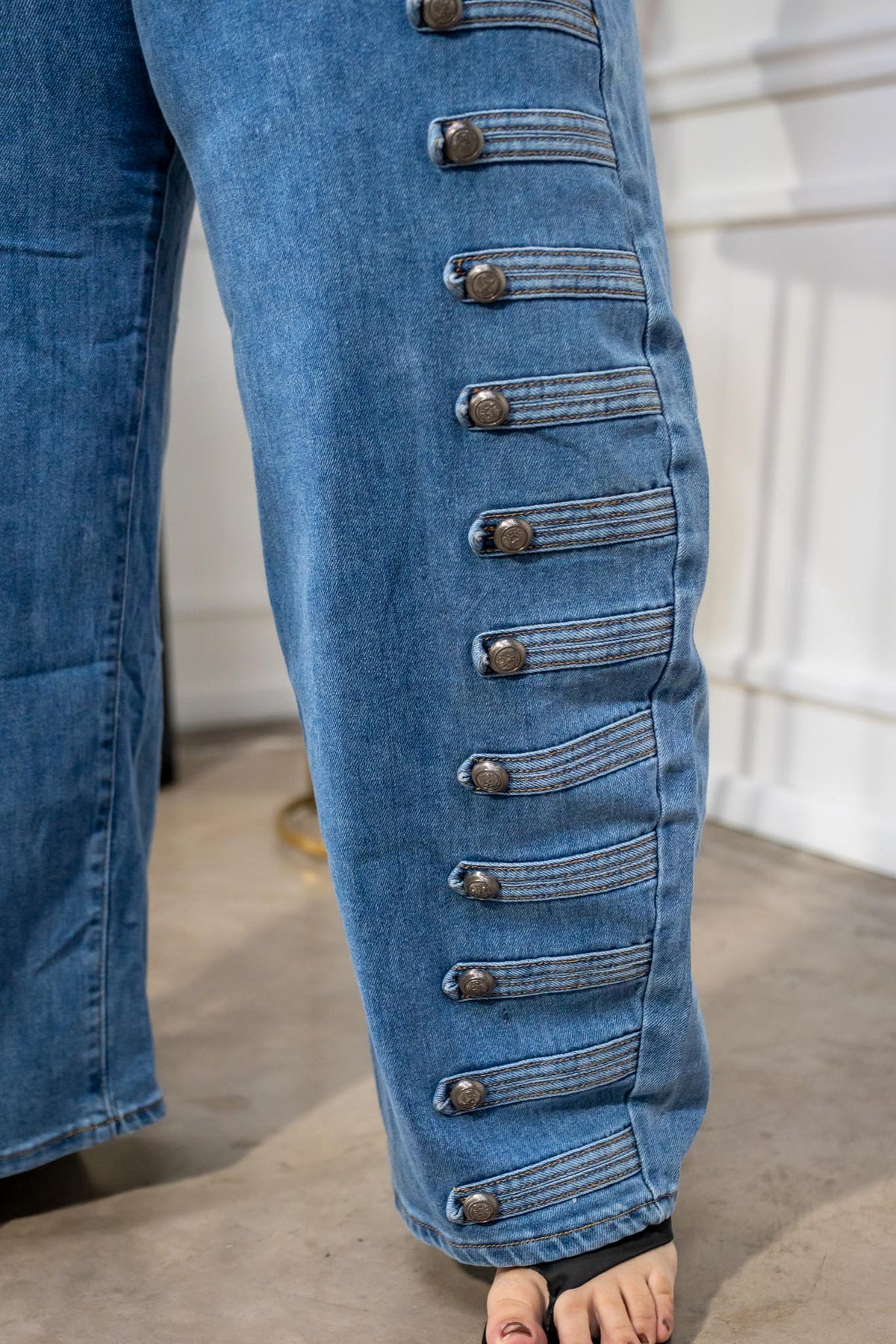 Jeans Curvy Botones Laterales Barrel Azul Claro