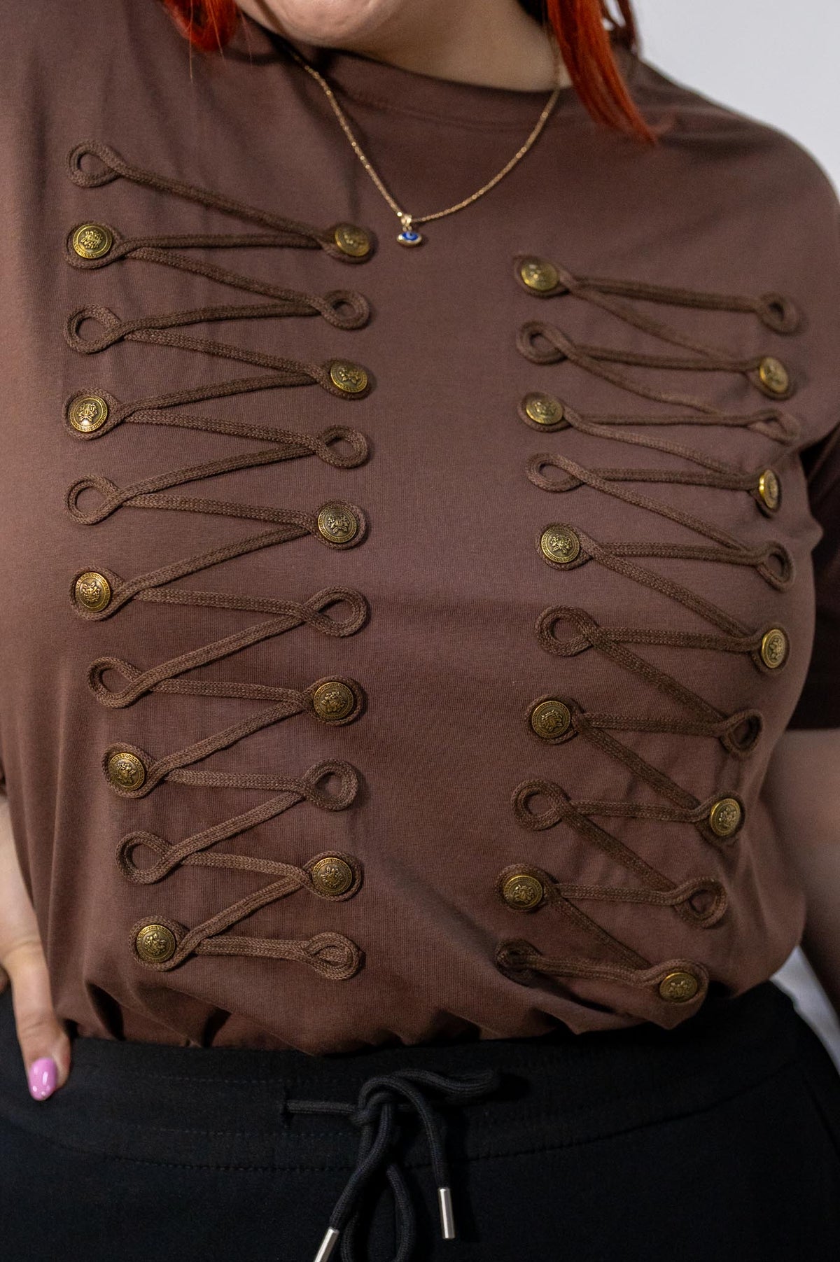 Blusa Curvy Napoleón Botones Dorados Café