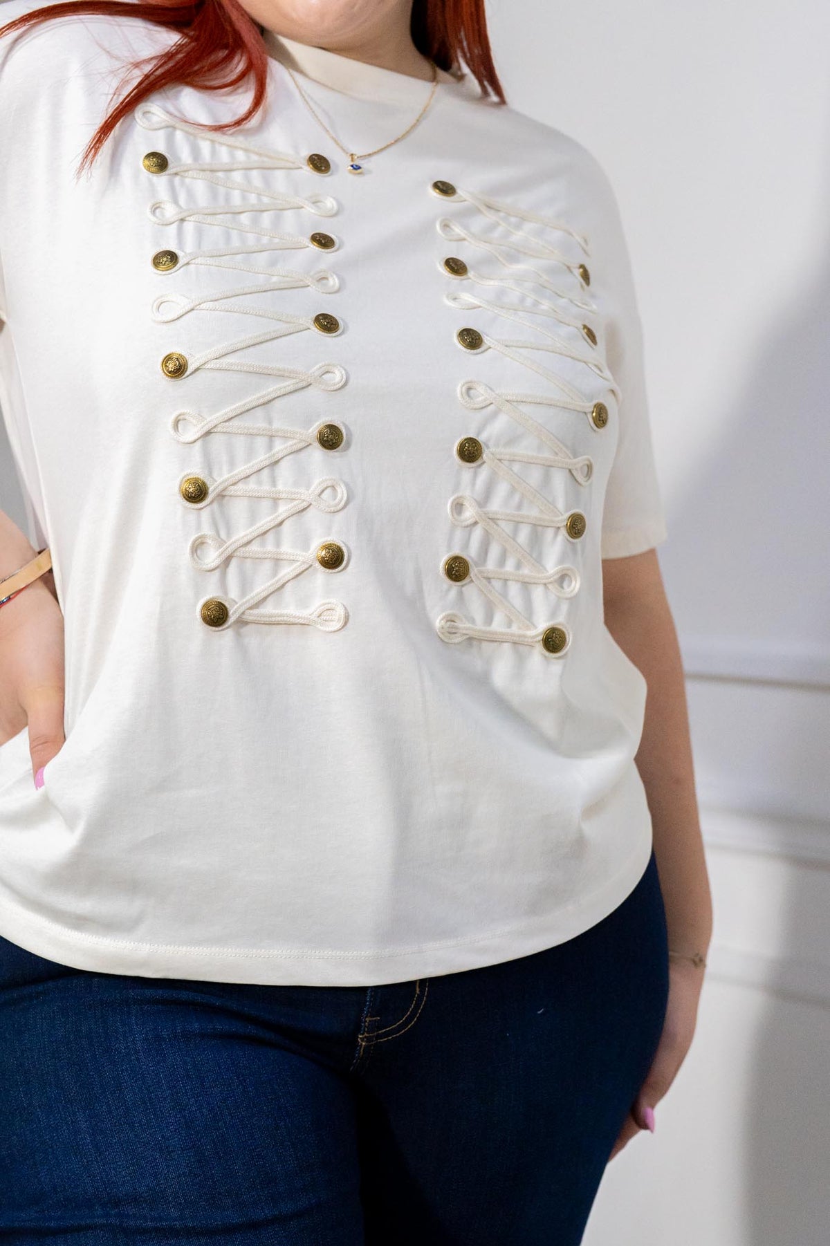 Blusa Curvy Napoleón Botones Dorados Ivory