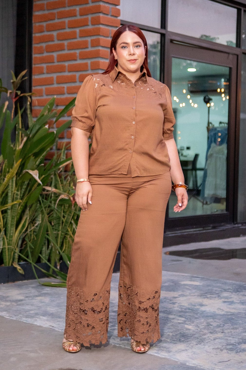 Set Pantalon con Bordado Curvy Cafe