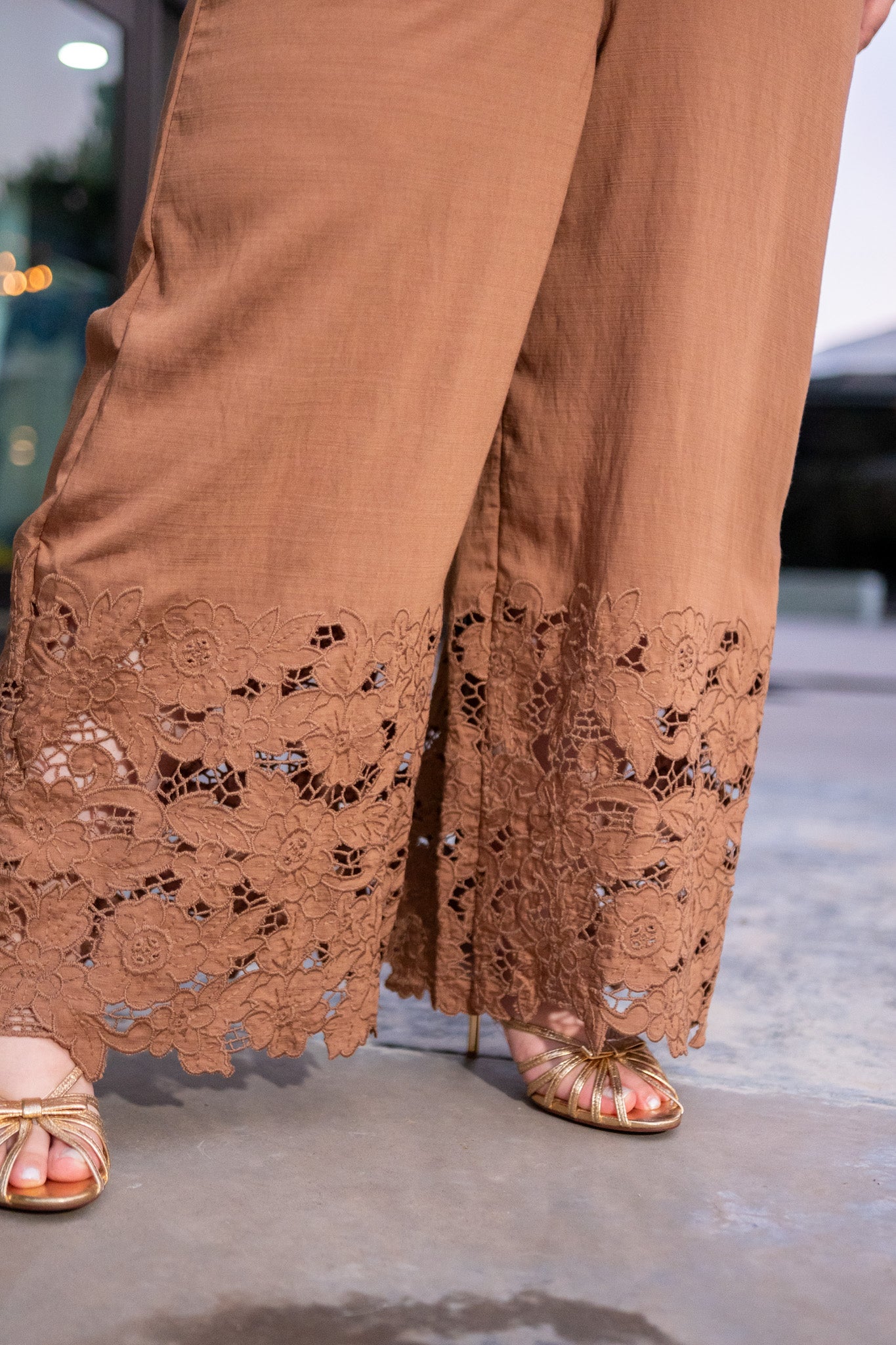 Set Pantalon con Bordado Curvy Cafe