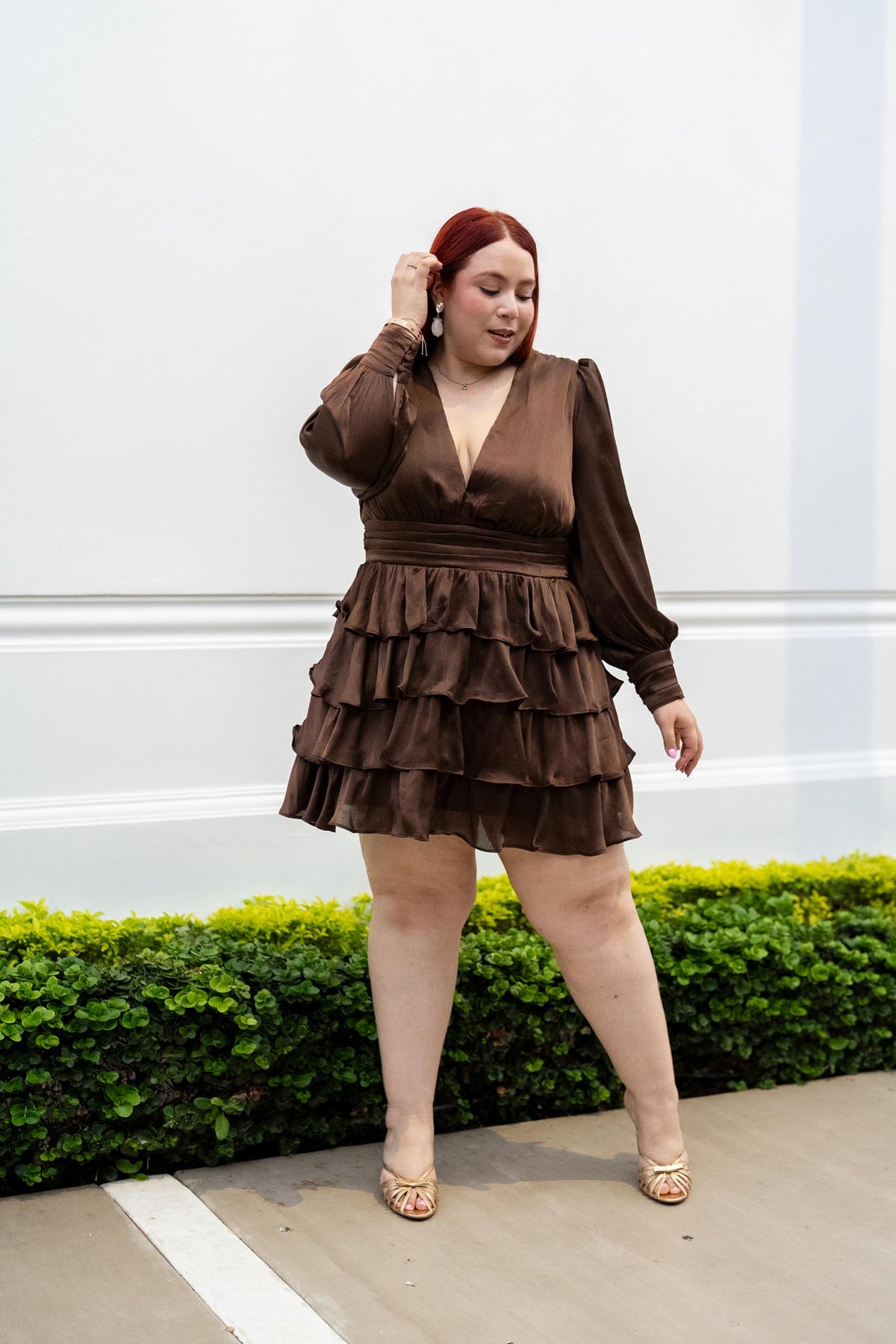 Vestido Curvy Escote V Holanes Café