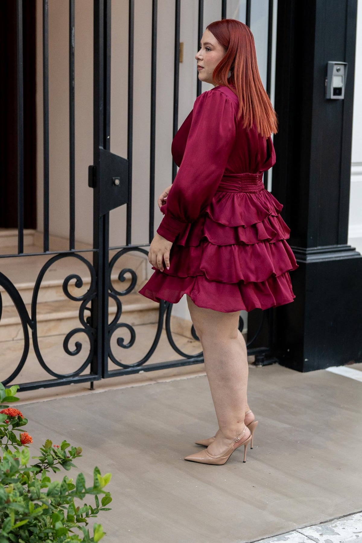 Vestido Curvy Escote V Holanes Satín Tinto