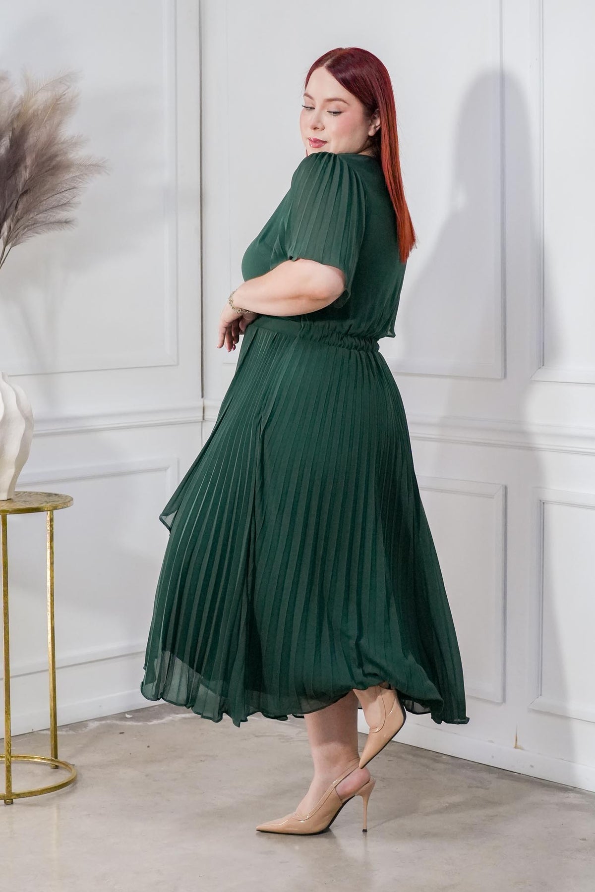 Vestido Curvy Escote V Plisado Manga Mariposa Verde