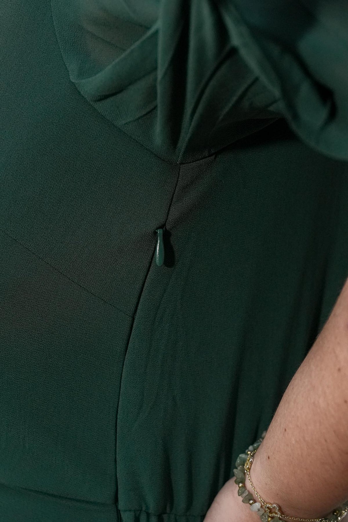Vestido Curvy Escote V Plisado Manga Mariposa Verde