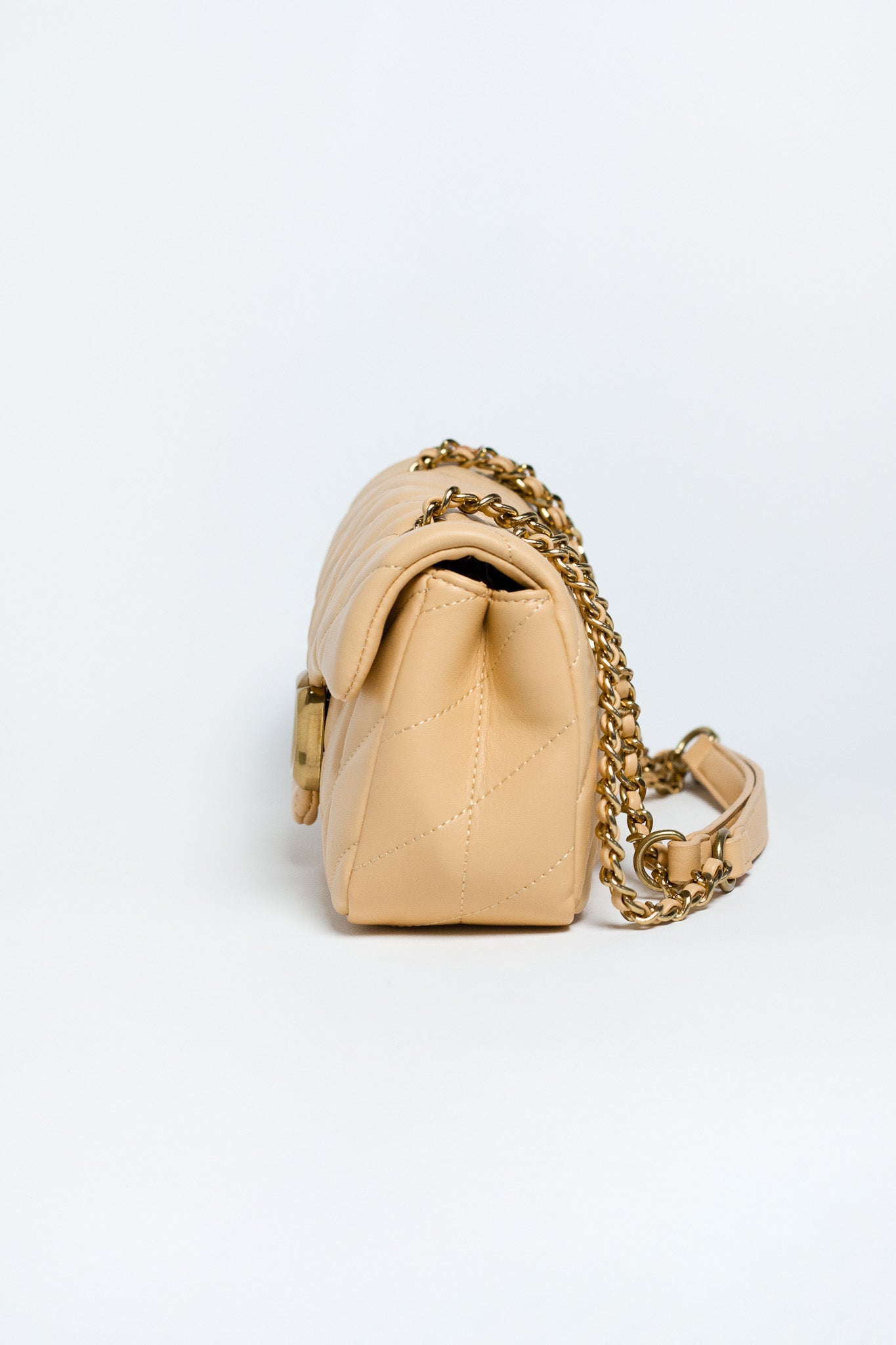 Bolsa Capitoneada Amarillo Pastel con Cartera y Cadena Dorada