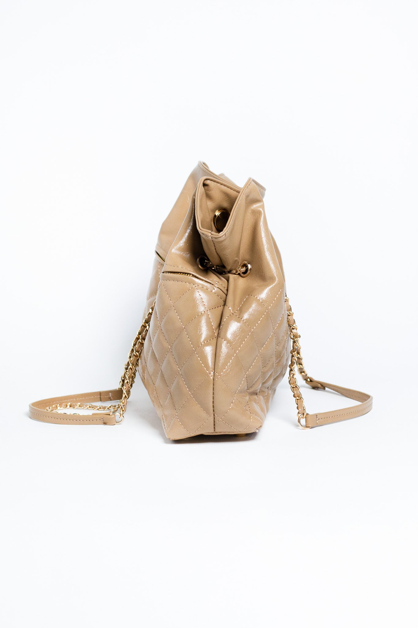 Bolsa Bucket Capitoneada Beige con Cadena Dorada