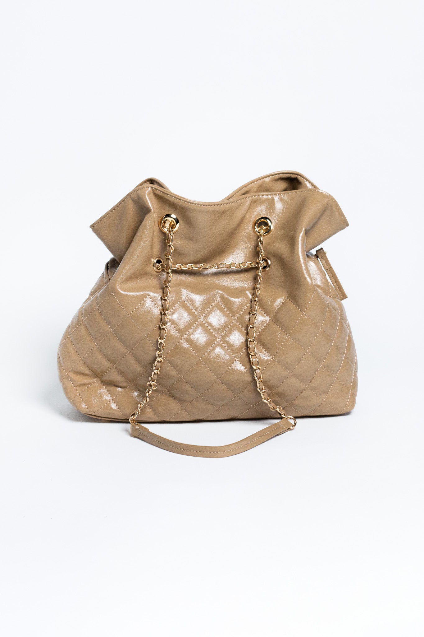 Bolsa Bucket Capitoneada Beige con Cadena Dorada