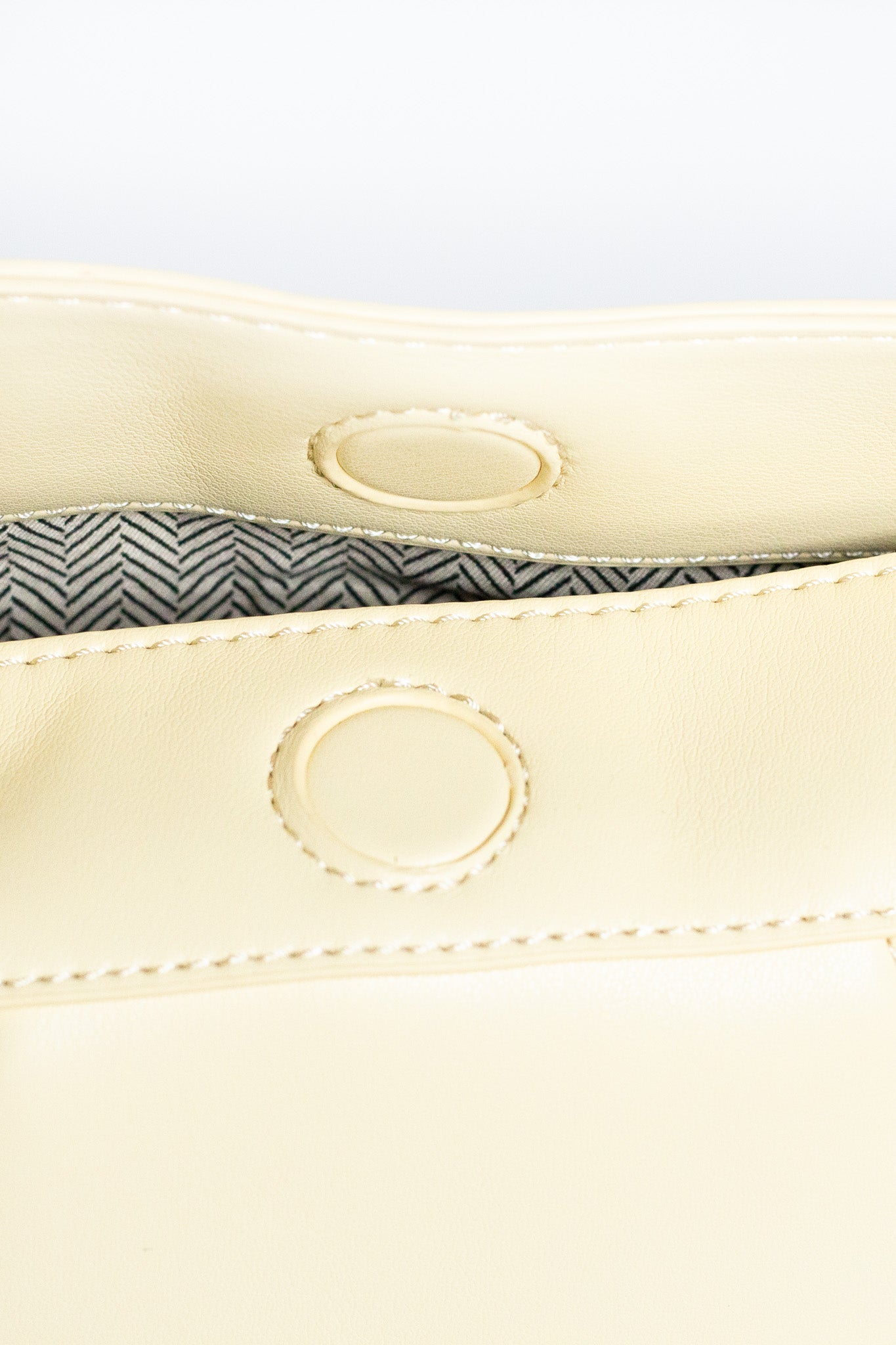 Bolsa Hobo Lisa Básica Amarillo Mantequilla