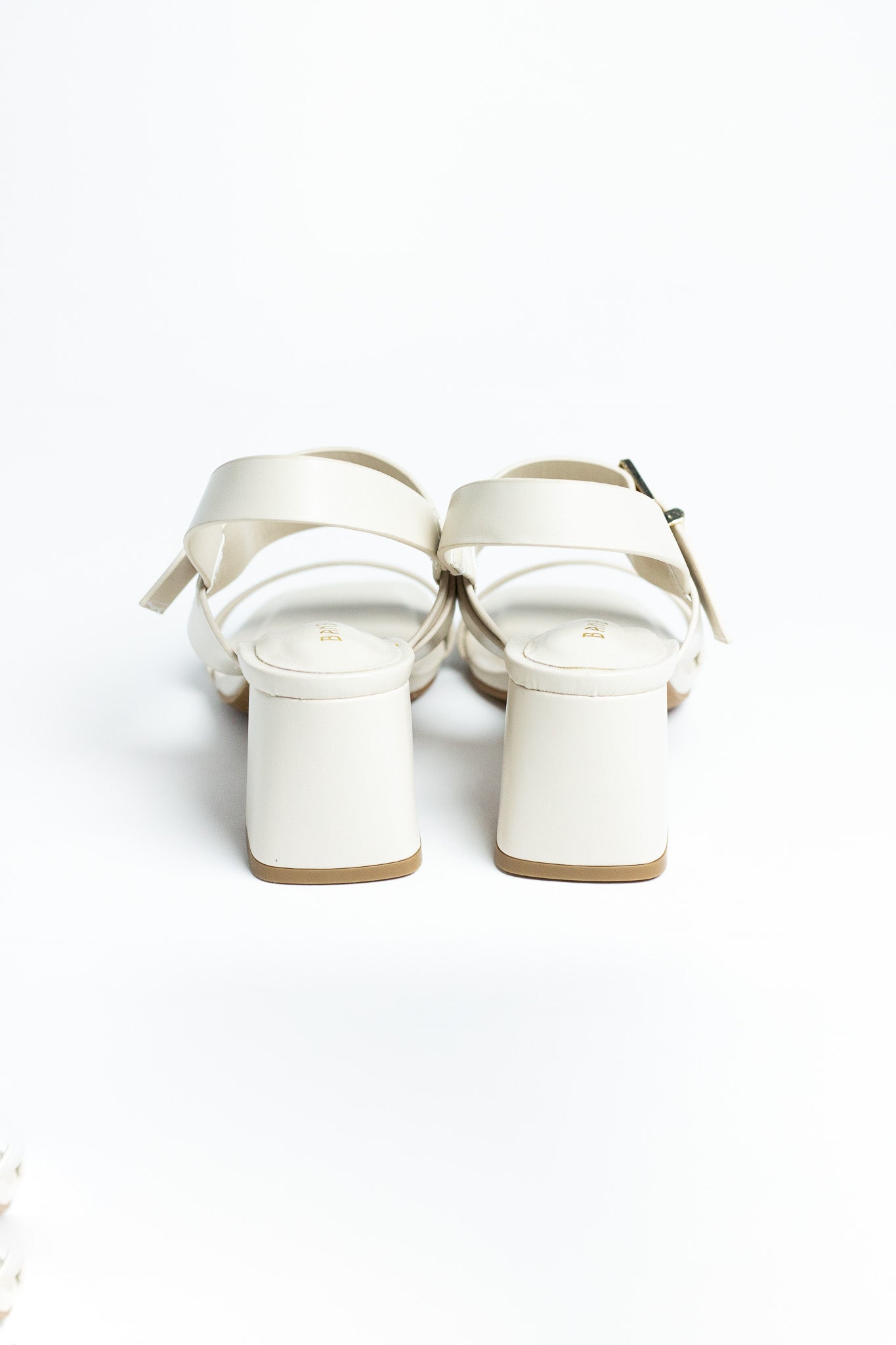 Zapatilla tiras hebilla blanca para mujer