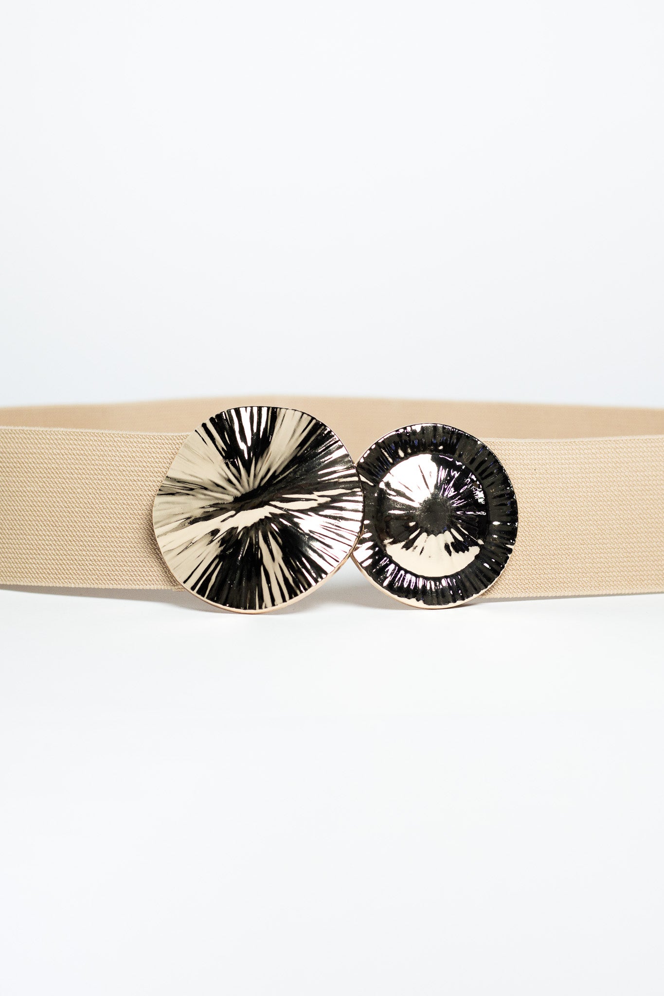Cinturón Elástico Beige con Hebilla Dorada para Mujer