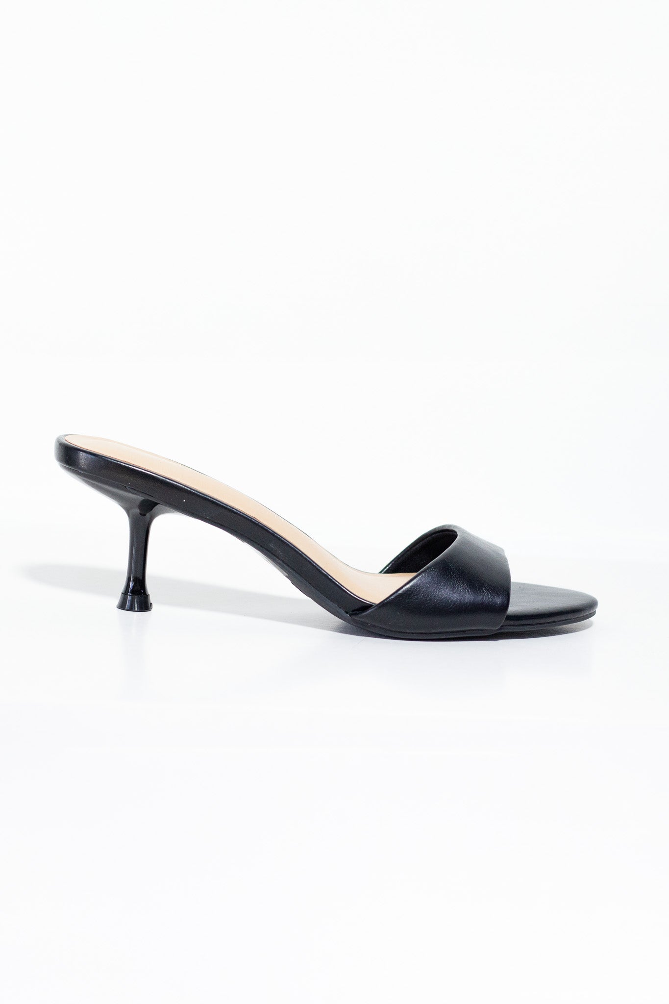 Zapatilla Lisa Negra Plus-Friendly Clásica Atemporal Indispensable