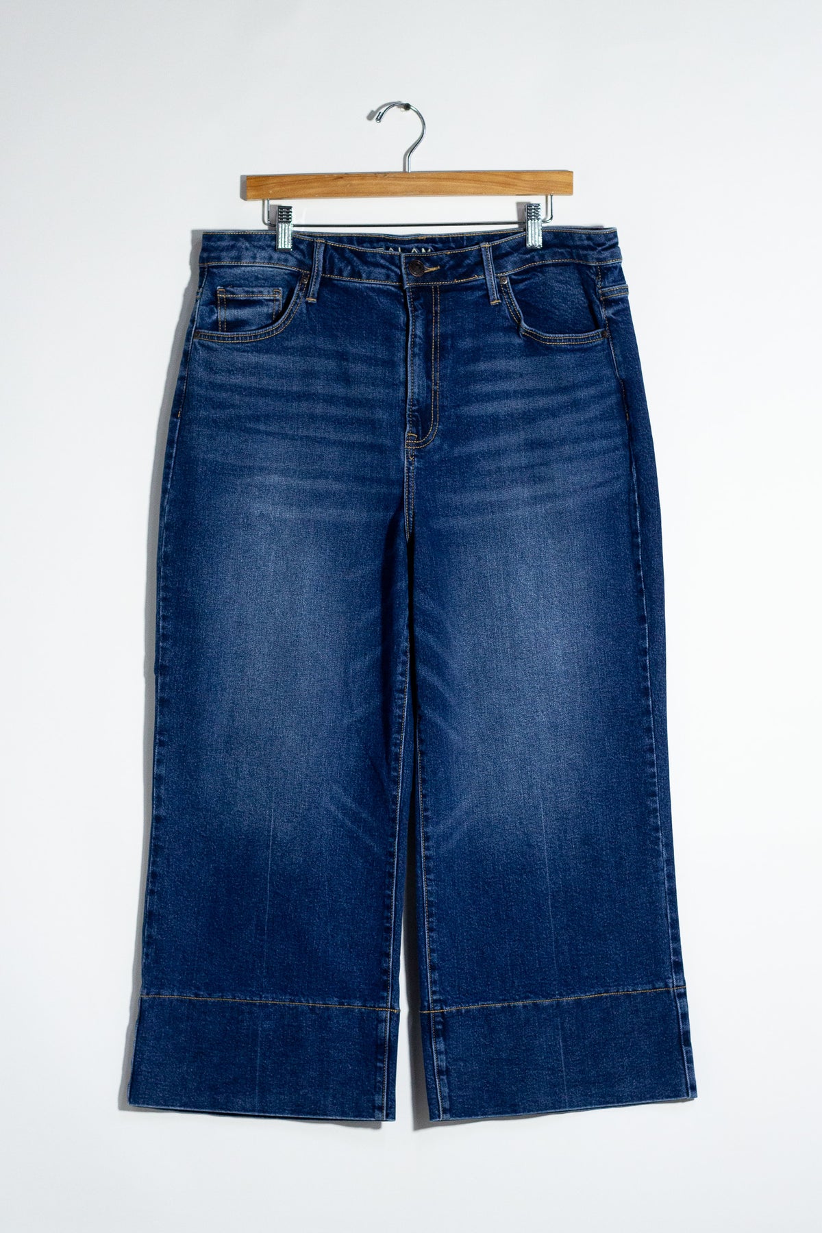 Jeans Crop Liso Curvy Oscuro