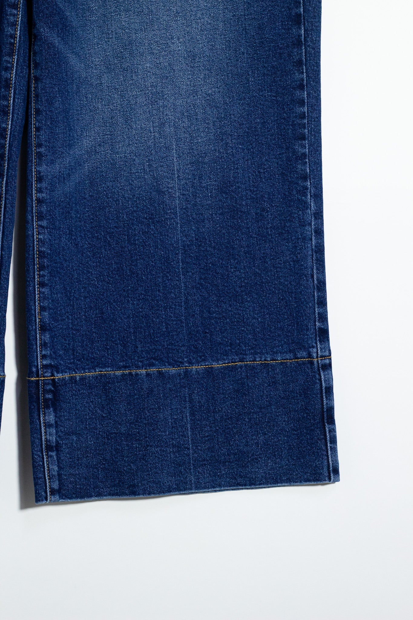 Jeans Crop Liso Curvy Oscuro