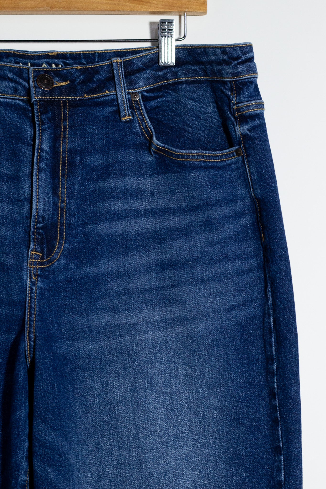 Jeans Crop Liso Curvy Oscuro