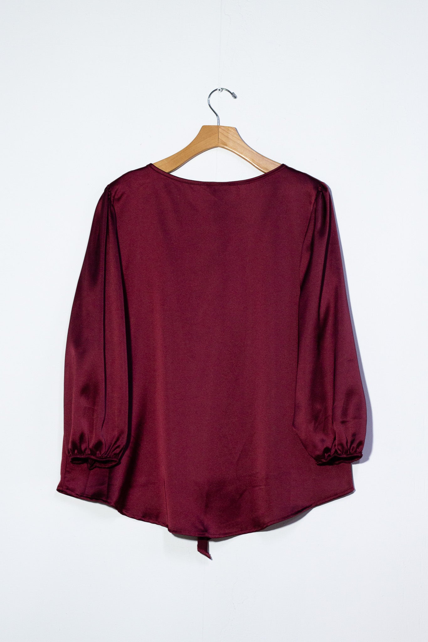 Blusa con pines lisa tinta