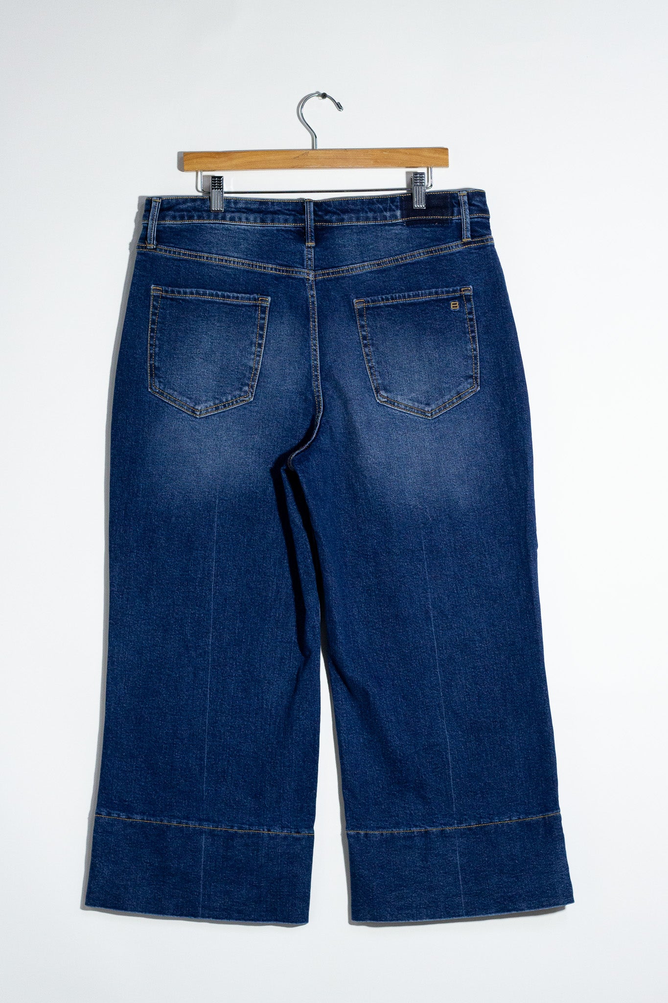 Jeans Crop Liso Curvy Oscuro