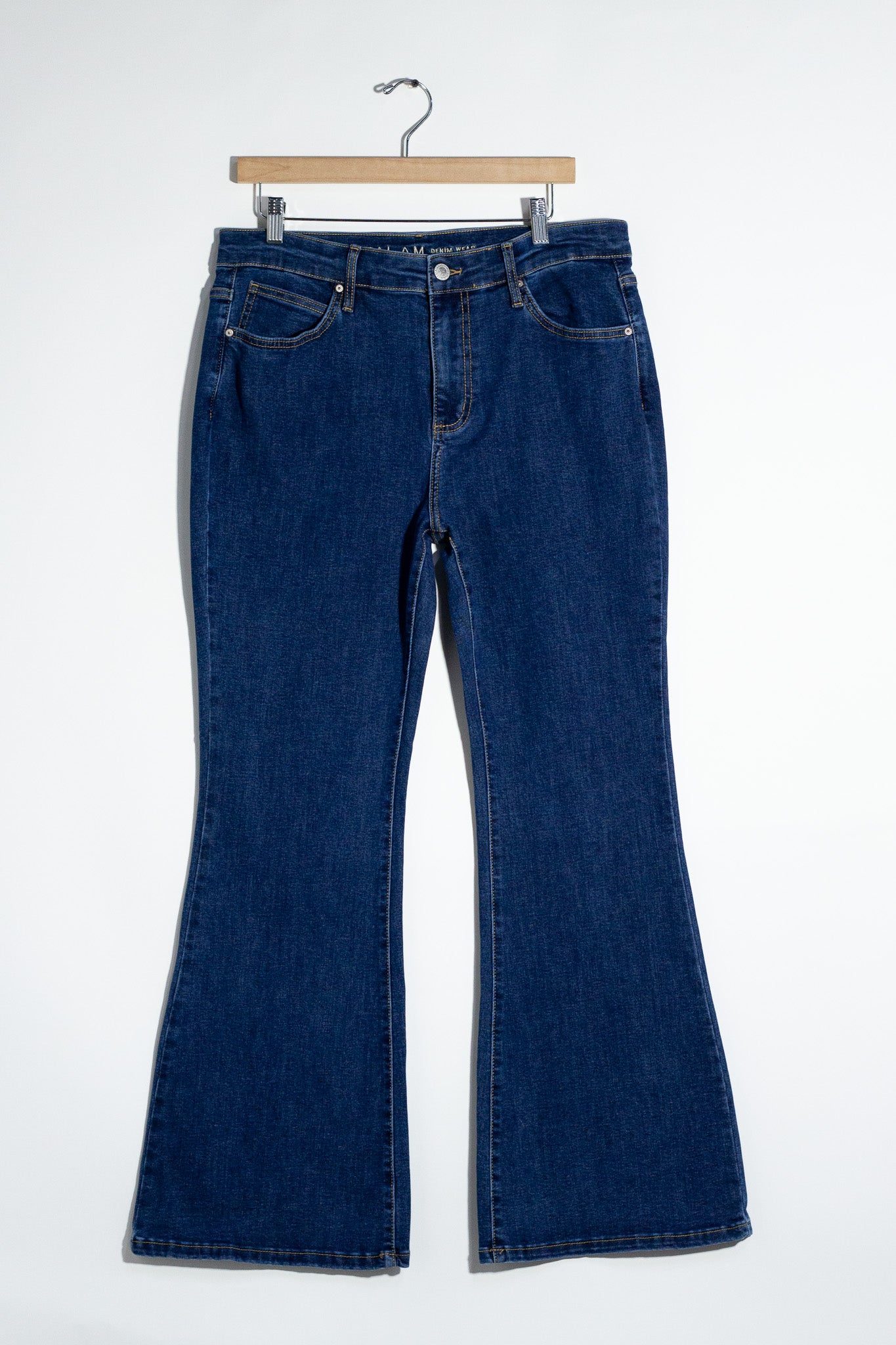 Jeans Flare Liso Curvy Oscuro