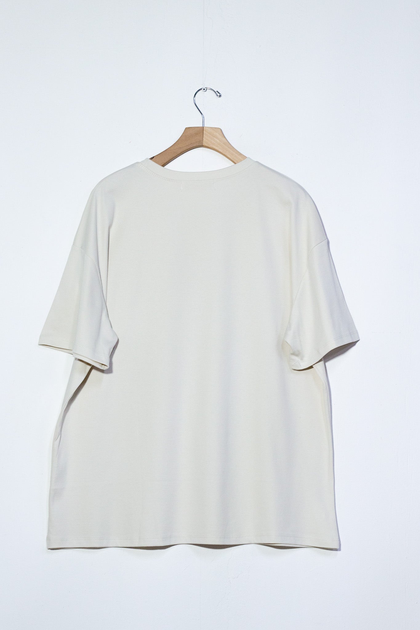 Playera rostro piedras bei