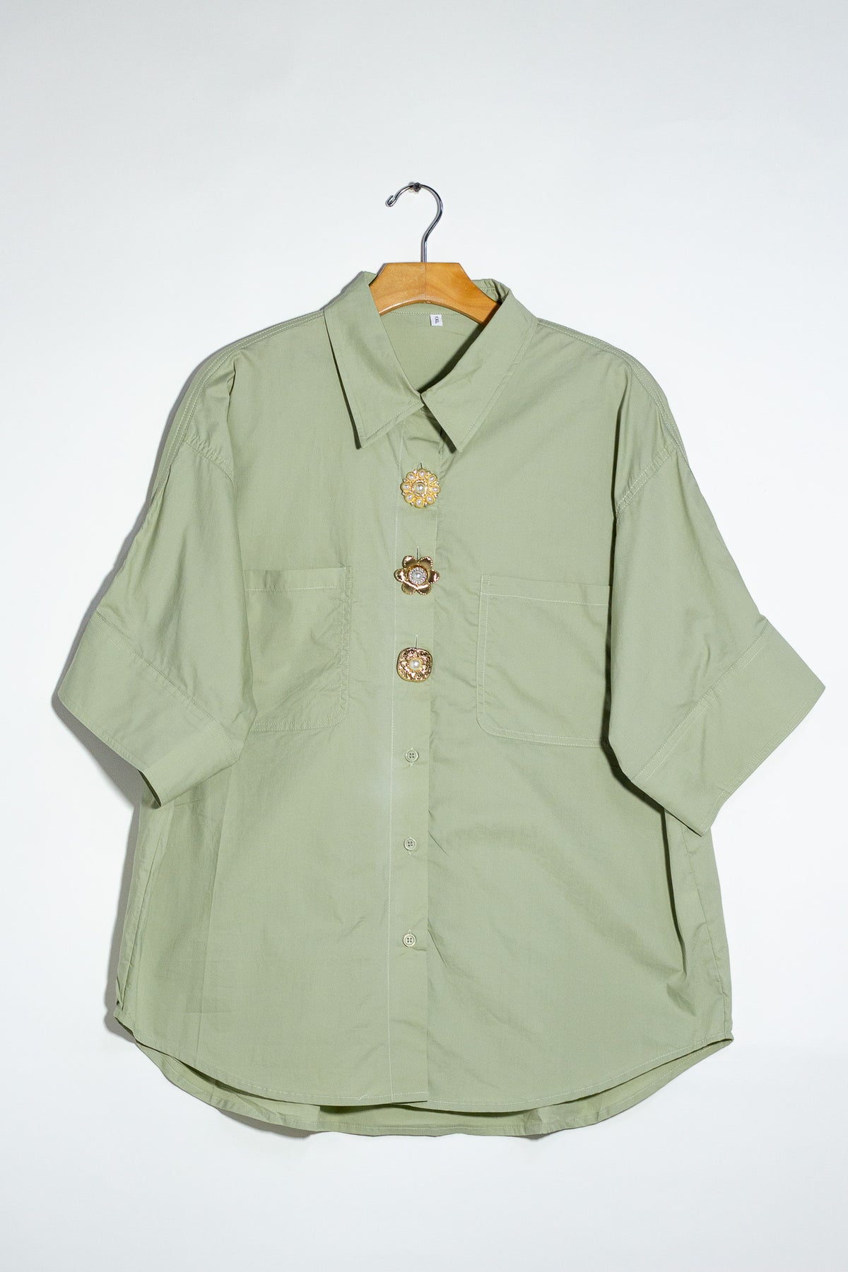 Camisa destalles botones verde