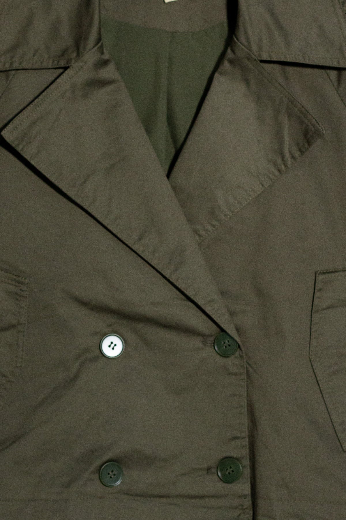 Chaqueta Crop Curvy Militar Charreteras Olivo