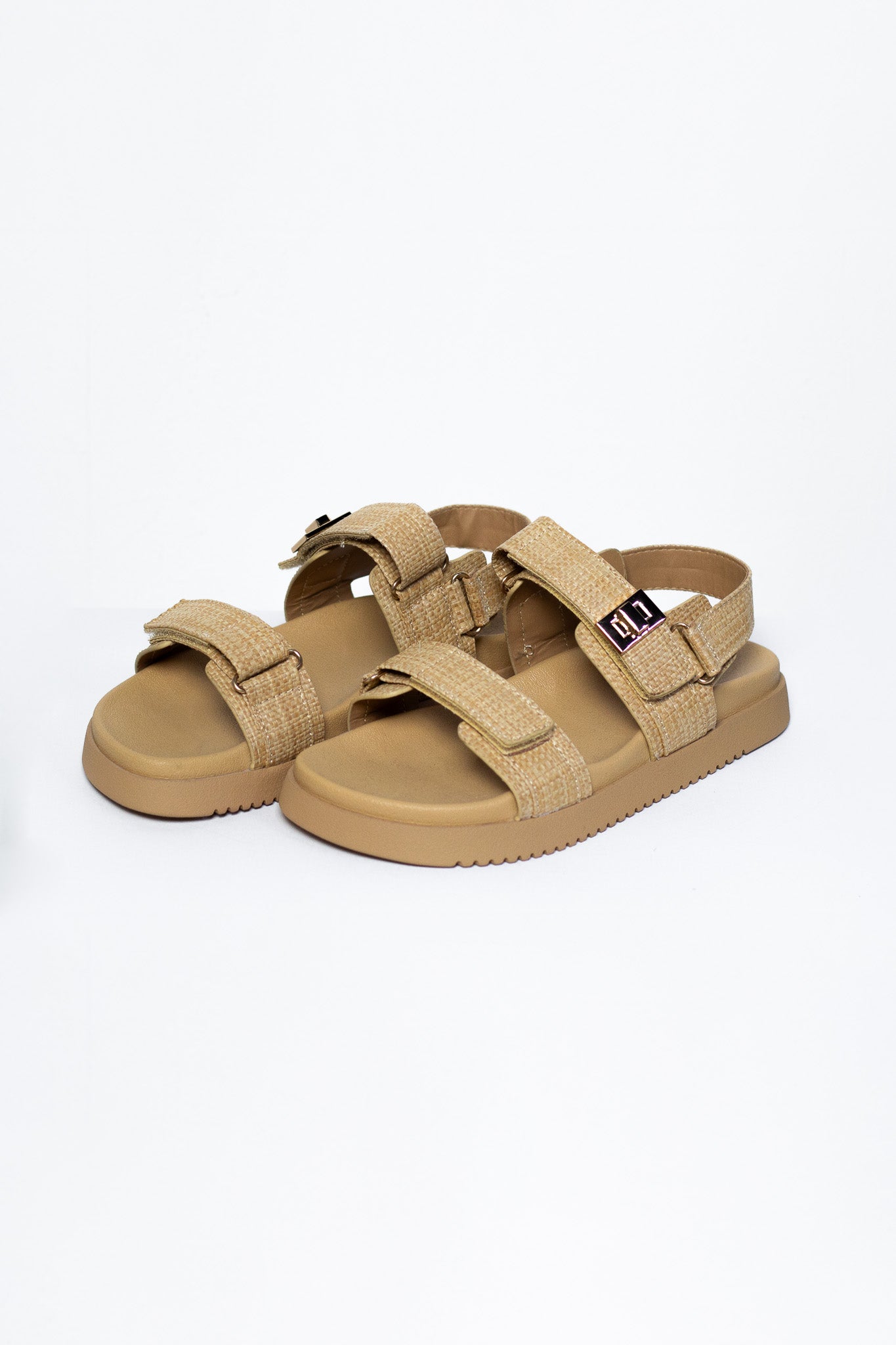 Sandalia con Hebilla Rafia Beige Plus-Friendly Verano Clásica