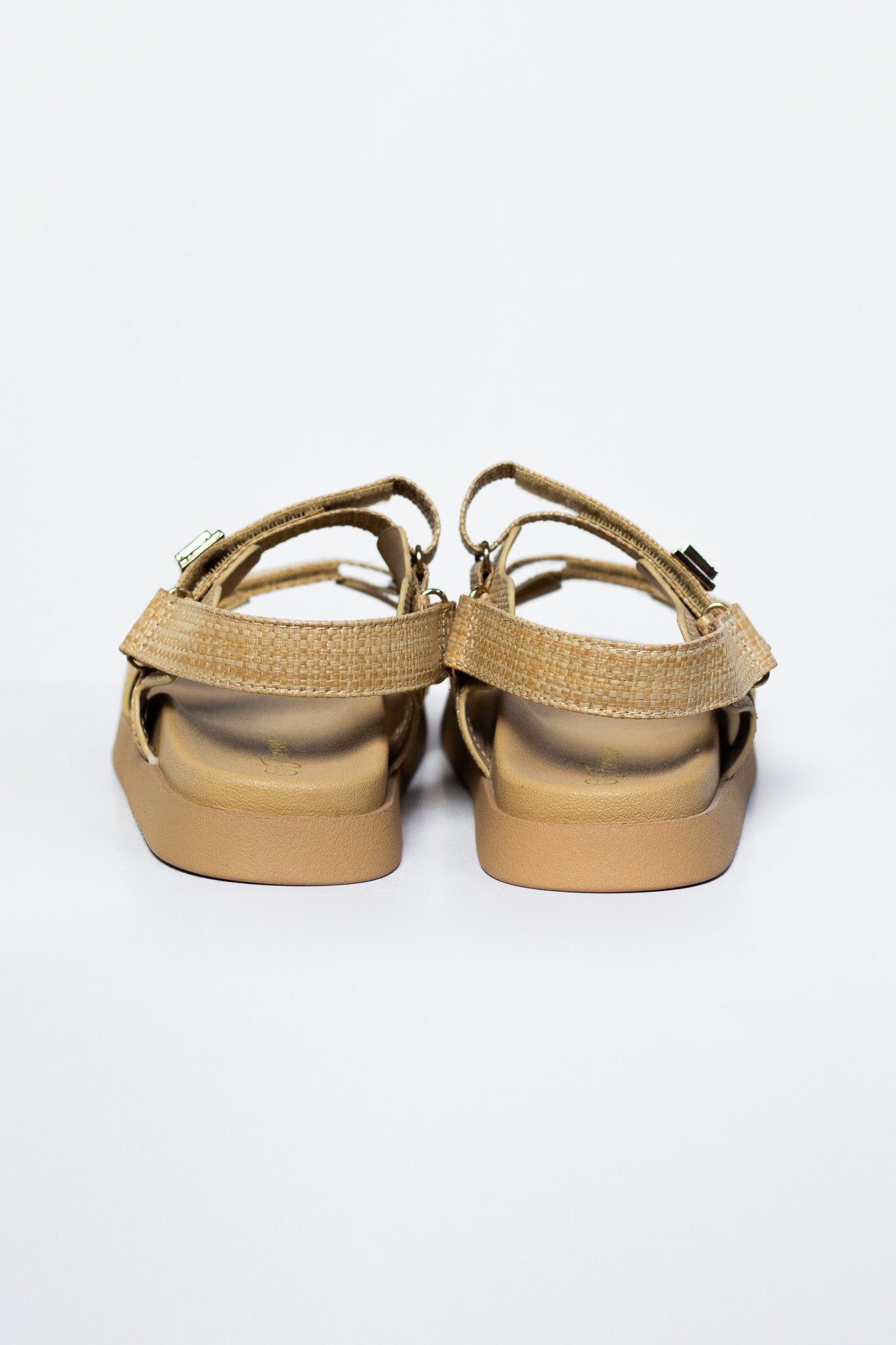 Sandalia con Hebilla Rafia Beige Plus-Friendly Verano Clásica