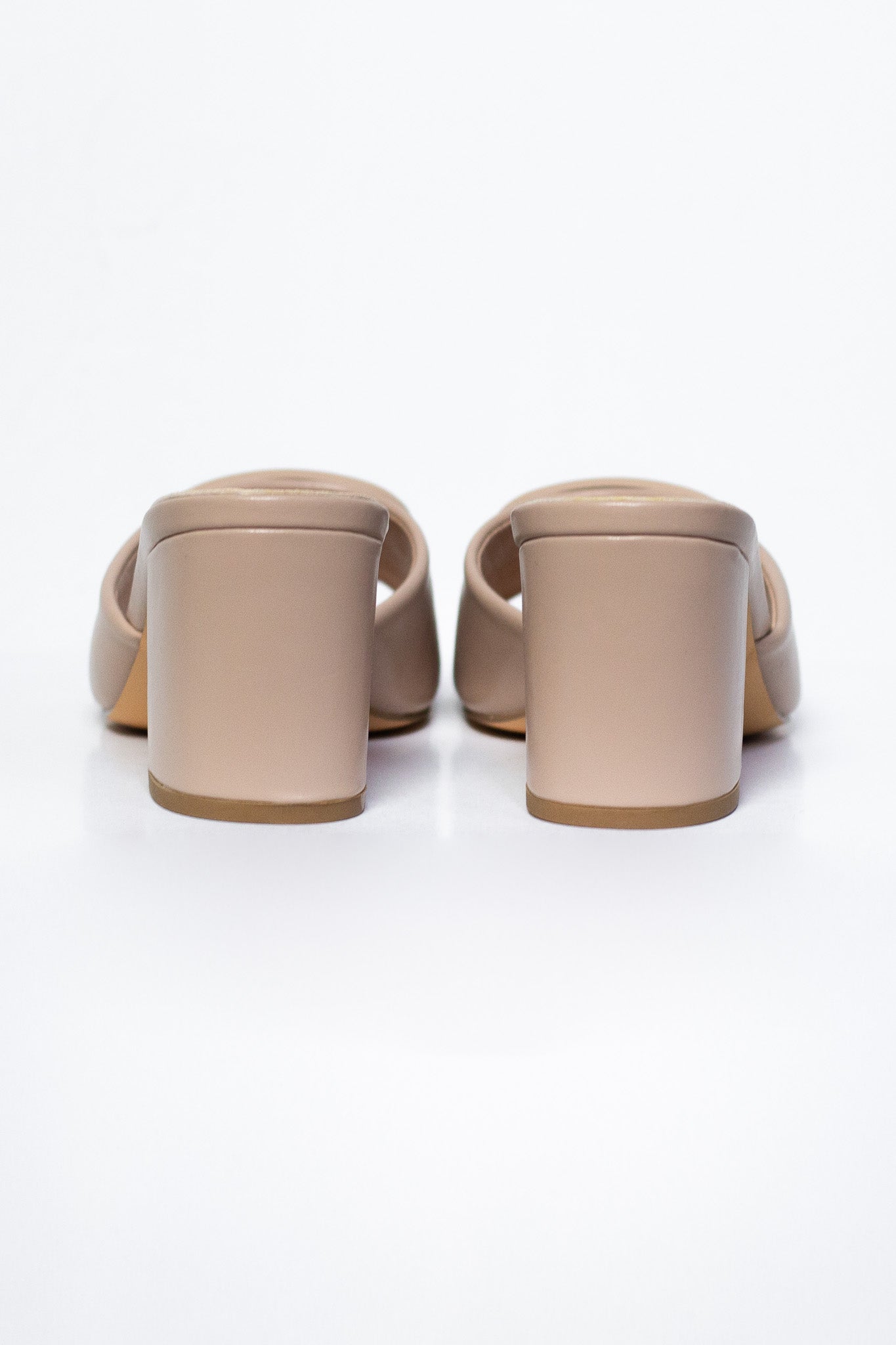 Tacones Estilo Valentino Beige Plus-Friendly Clásicos Atemporal