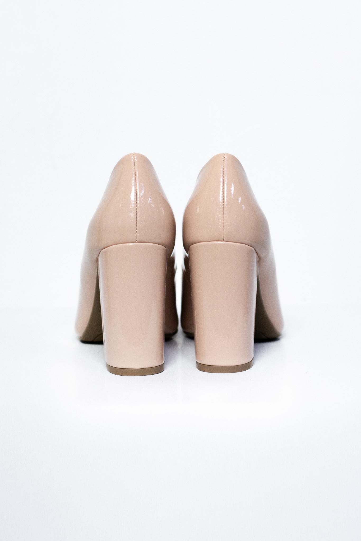 Stilettos Nude Curvy de Punta Fina | Zapatillas Clásicas Estilizadoras