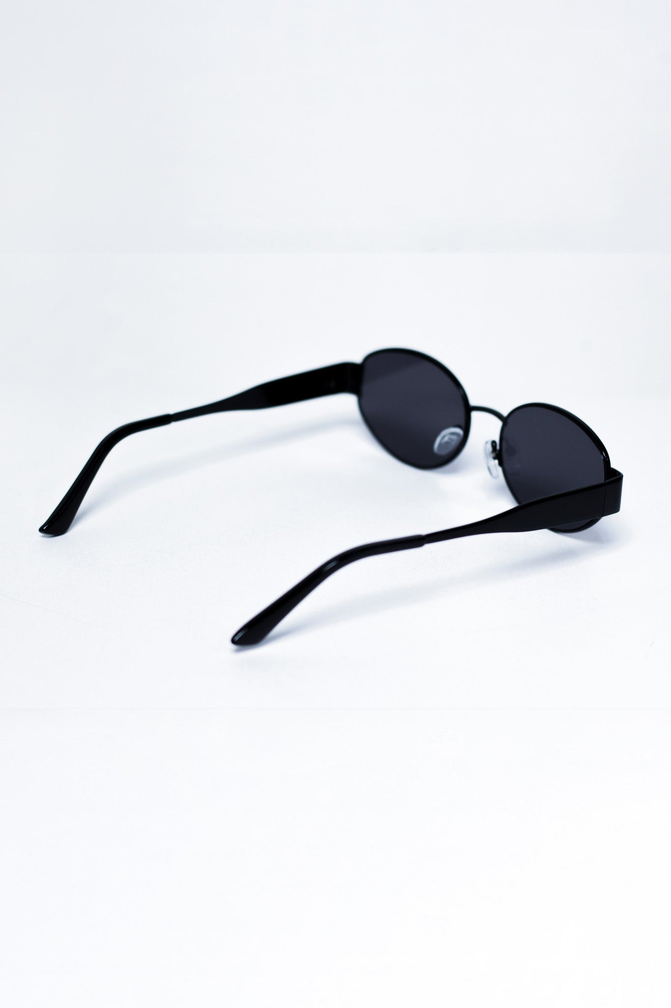 Lentes Sol Curvy-Friendly Classic Oval Black