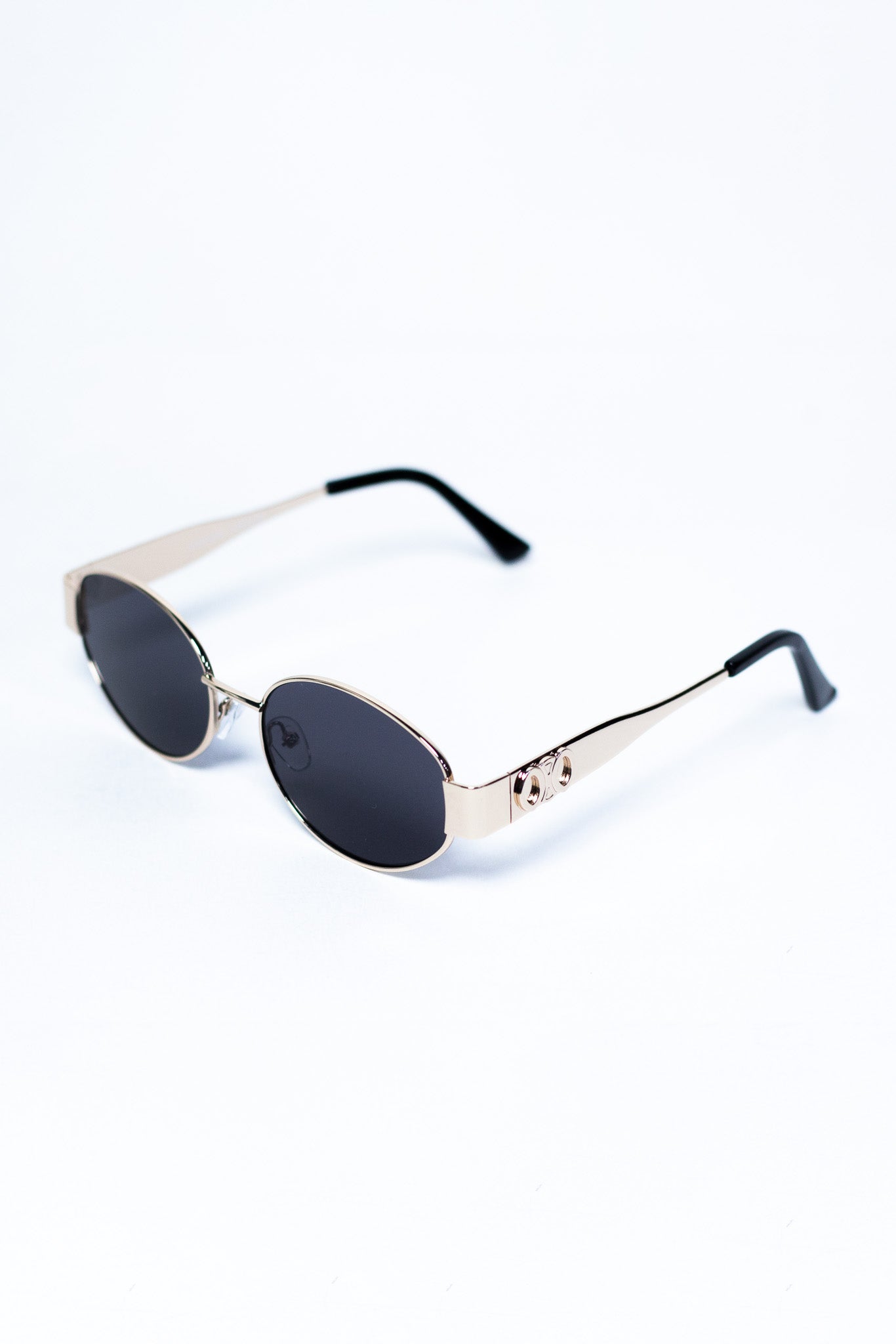 Lentes Sol Curvy-Friendly Ovalados Dorado Negro