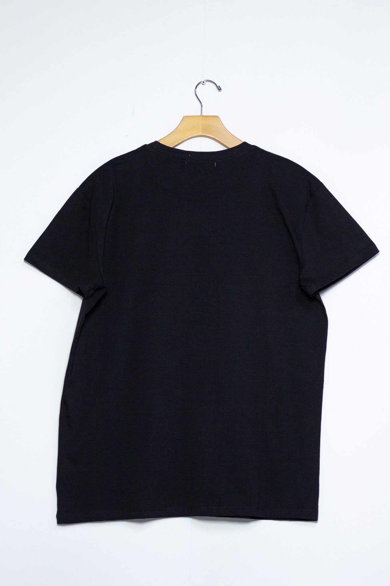 Playera Curvy Cherry con Piedras Negra Statement Casual Chic