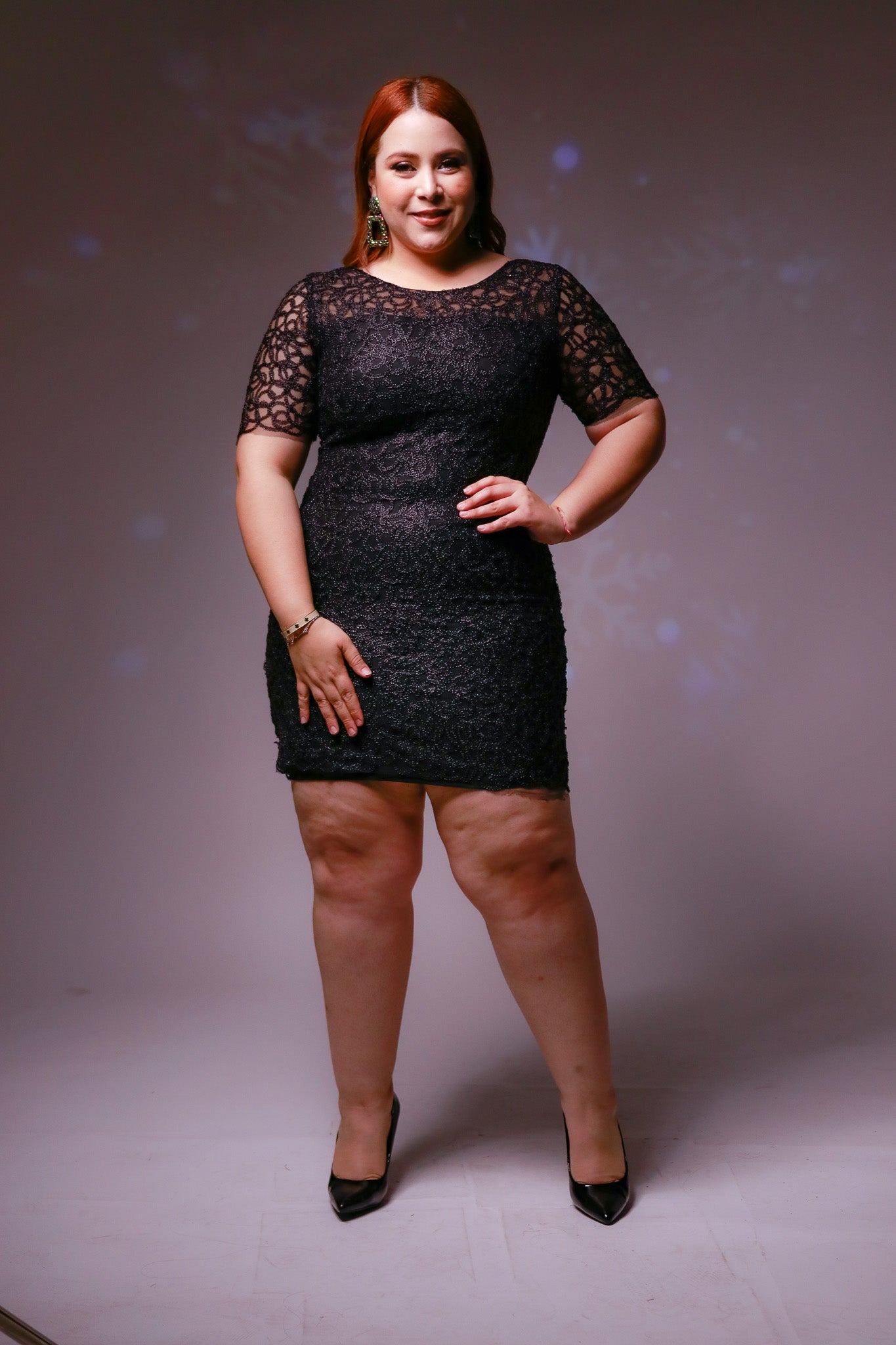 Vestido Corto de Encaje Negro Plus Size para Mujer