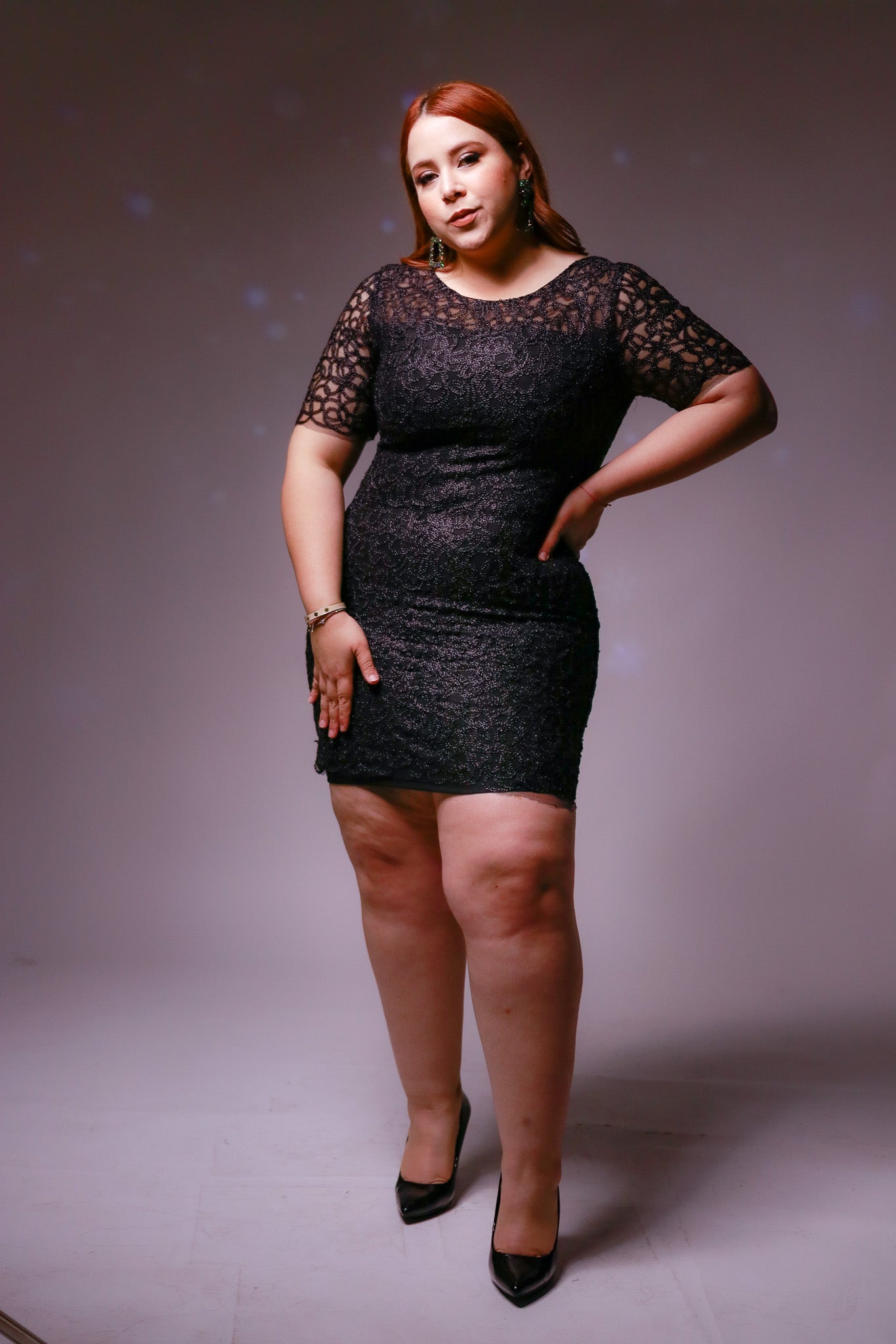 Vestido Corto de Encaje Negro Plus Size para Mujer