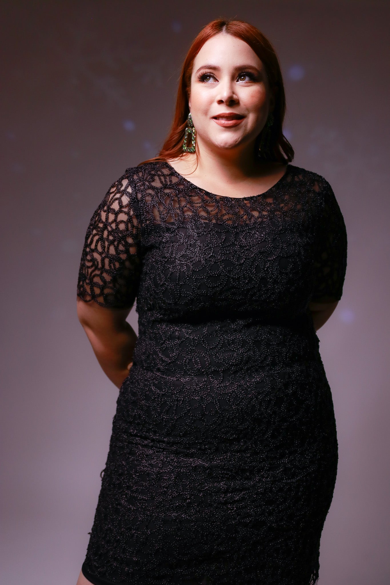 Vestido Corto de Encaje Negro Plus Size para Mujer