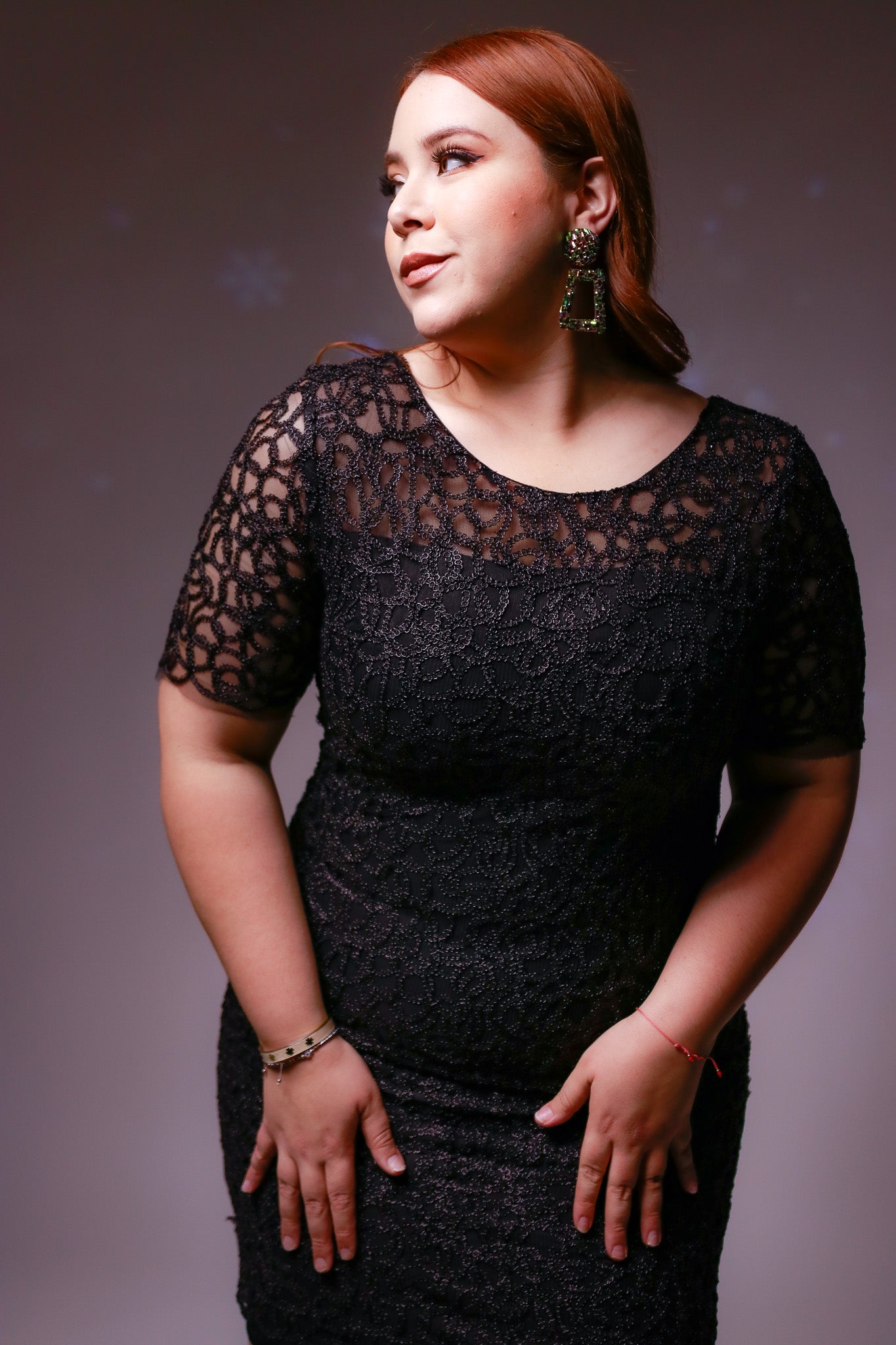 Vestido Corto de Encaje Negro Plus Size para Mujer