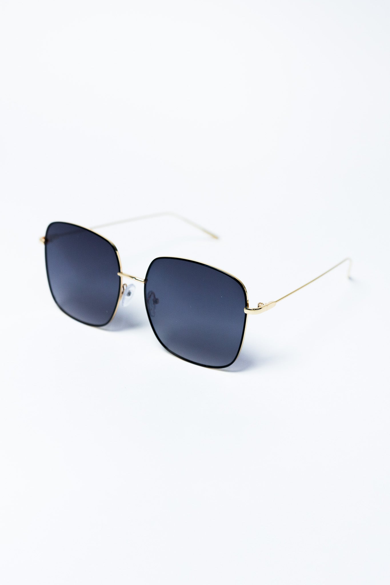 Lentes Sol Curvy-Friendly Cuadrados Translúcidos Negro Humo