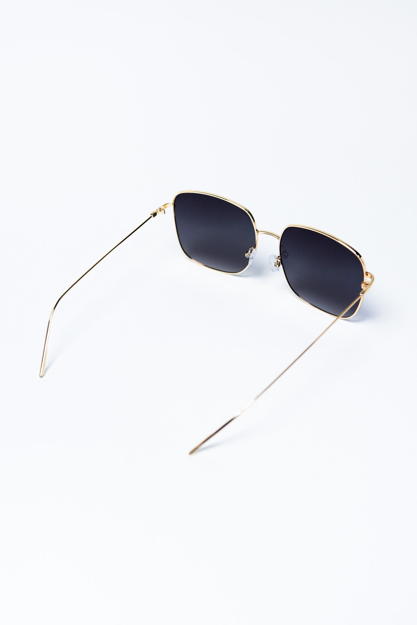 Lentes Sol Curvy-Friendly Cuadrados Translúcidos Negro Humo